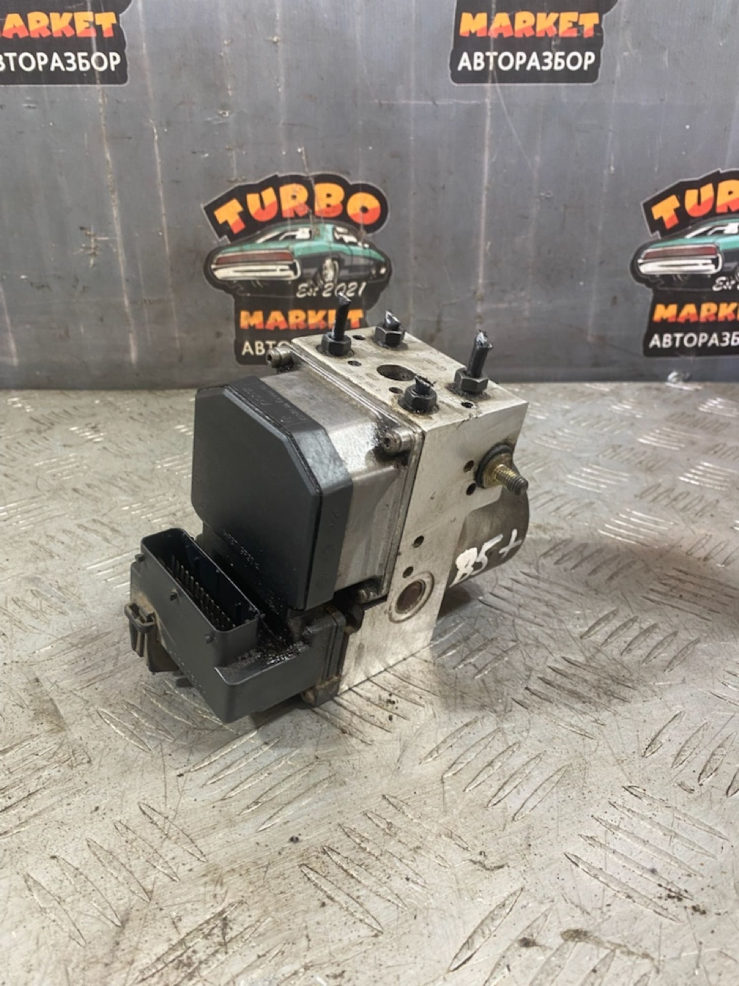https://ycs.partsauto.market/partsauto-images/thmbs/userImages/7493bedda53ffbba18042670cc6fed05/part/c0e7446a-5ec5-4316-ac06-c4dbad31b2fb_1721393025036.jpg