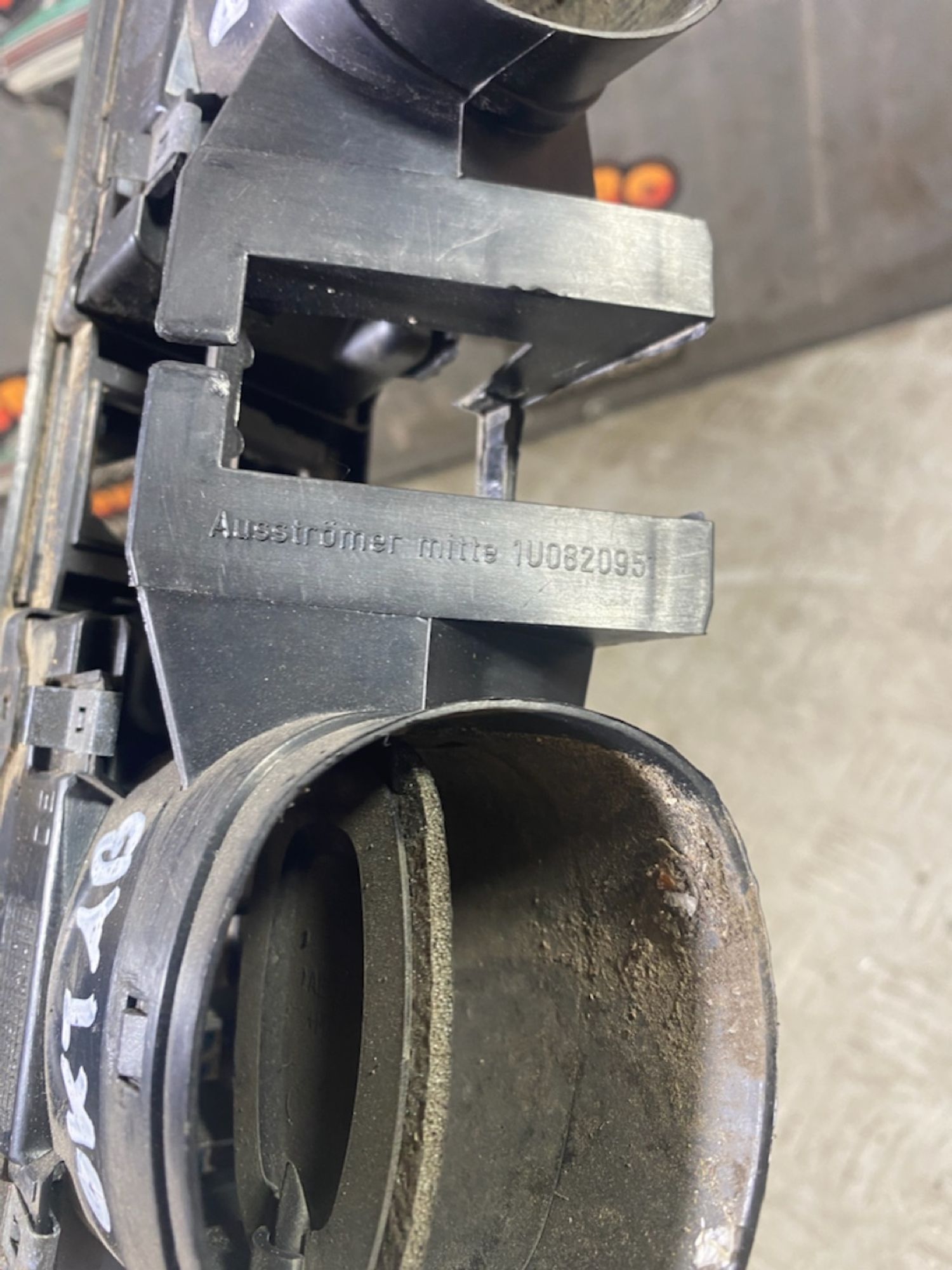https://ycs.partsauto.market/partsauto-images/thmbs/userImages/7493bedda53ffbba18042670cc6fed05/part/c276846a-0613-4577-a934-688c8136d896_1726223912735.jpg