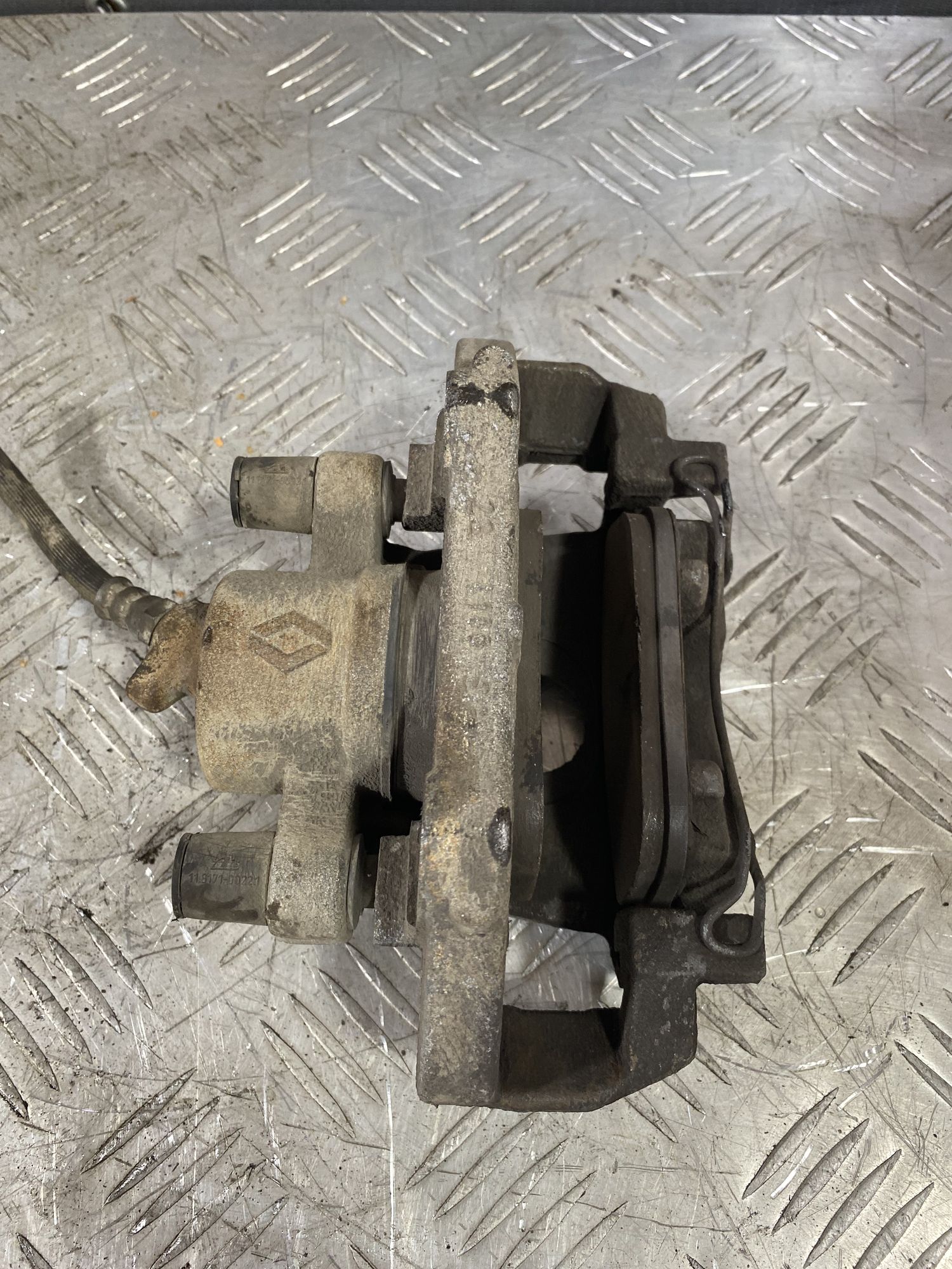 https://ycs.partsauto.market/partsauto-images/thmbs/userImages/7493bedda53ffbba18042670cc6fed05/part/c3d3f5bf-e577-4037-9f51-14b45fd9c307_1718796426867.jpg