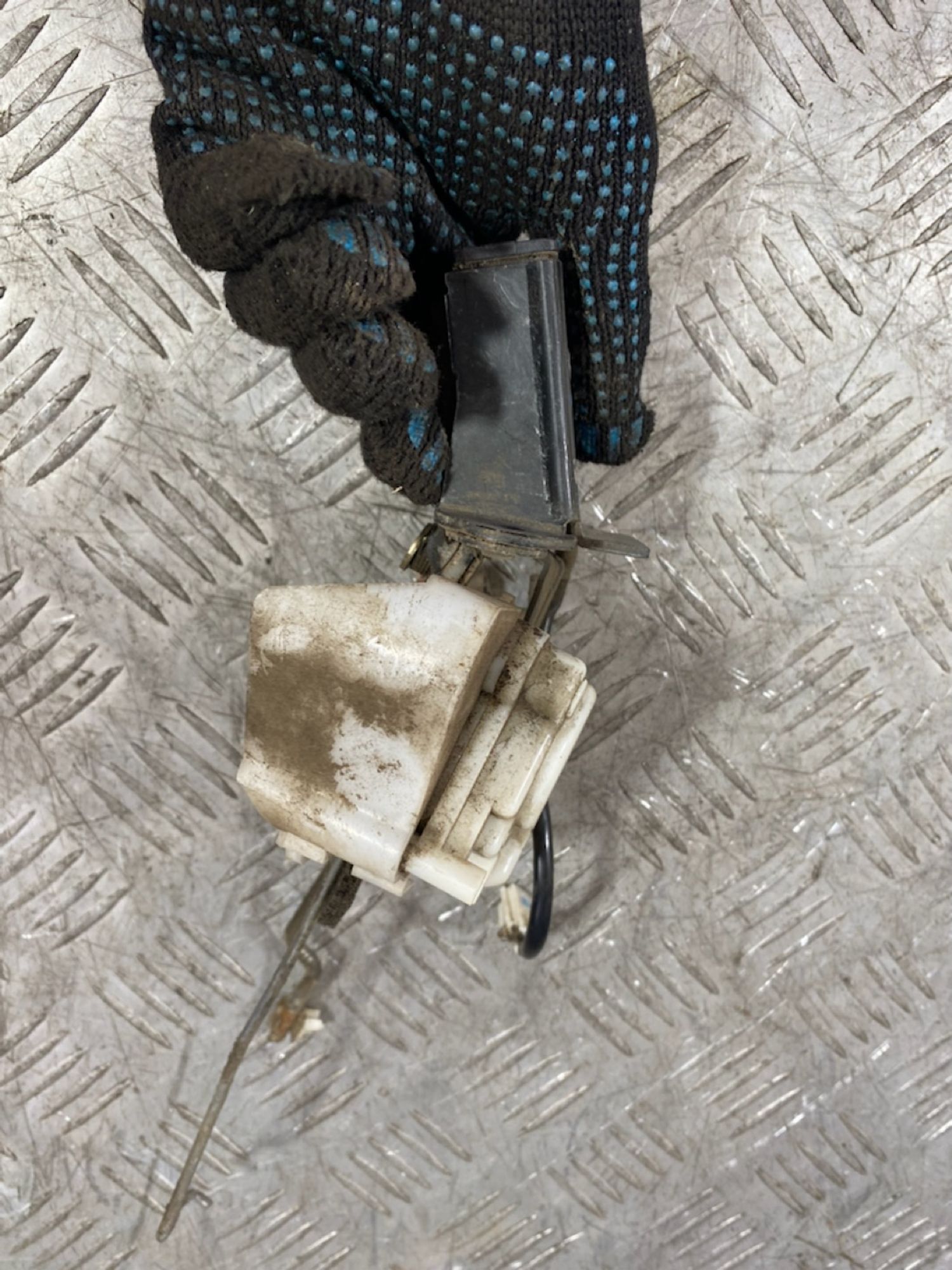 https://ycs.partsauto.market/partsauto-images/thmbs/userImages/7493bedda53ffbba18042670cc6fed05/part/c48624ac-85ed-492d-8e55-33424bfda892_1720449501612.jpg