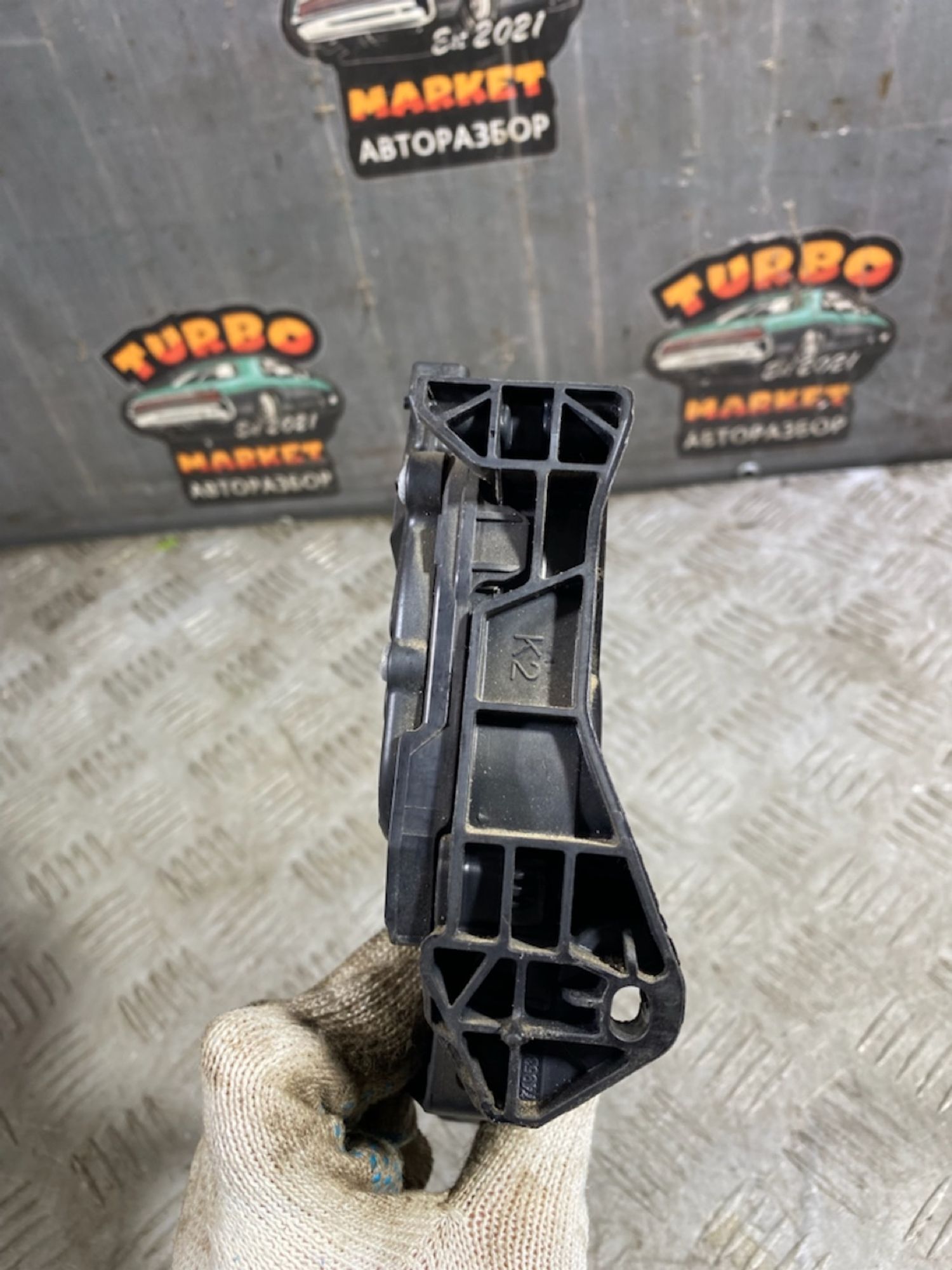 https://ycs.partsauto.market/partsauto-images/thmbs/userImages/7493bedda53ffbba18042670cc6fed05/part/c7eadf03-7b95-42ee-985b-fbf24a25c583_1728560629782.jpg