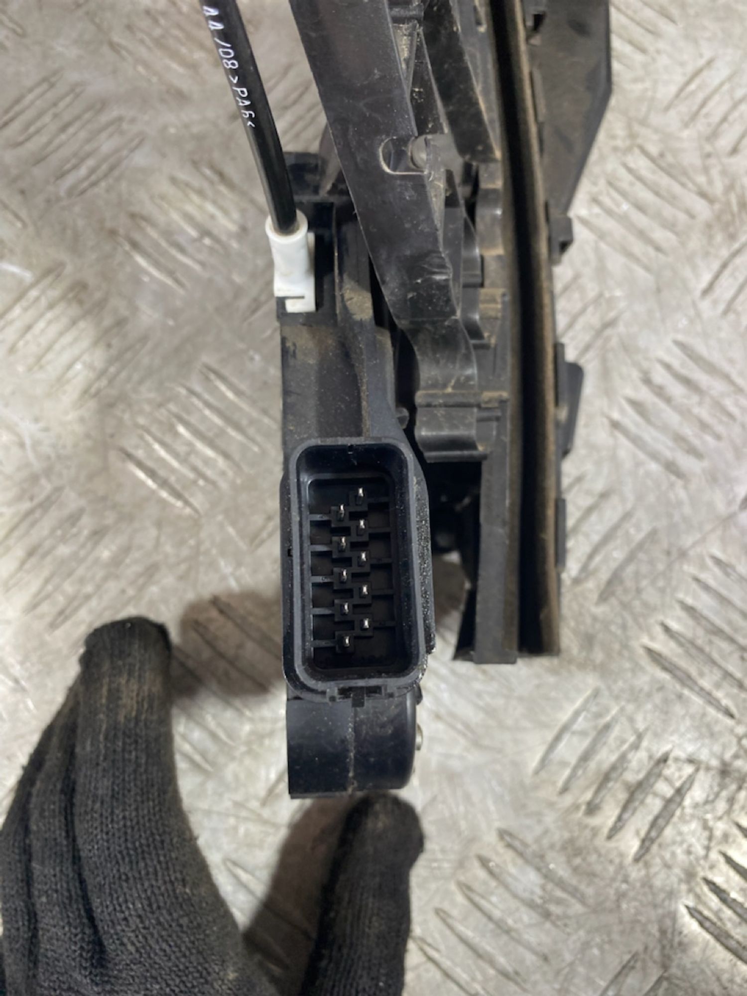 https://ycs.partsauto.market/partsauto-images/thmbs/userImages/7493bedda53ffbba18042670cc6fed05/part/c88a9344-b75f-4ab1-8650-879014c3d8b2_1721136243294.jpg