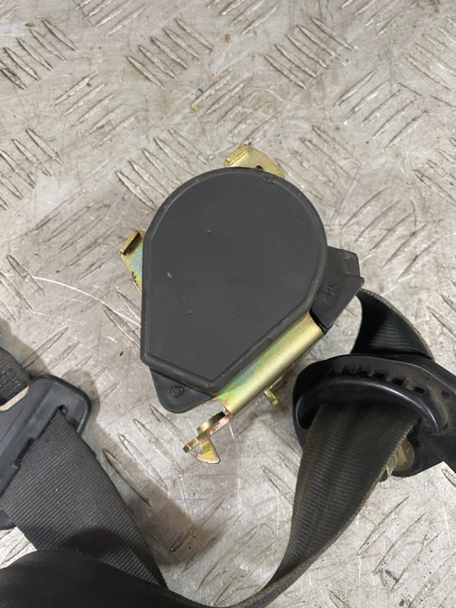 https://ycs.partsauto.market/partsauto-images/thmbs/userImages/7493bedda53ffbba18042670cc6fed05/part/c89f6ac0-f5c9-4aa2-8579-2bbdd96cfccc_1721828793672.jpg