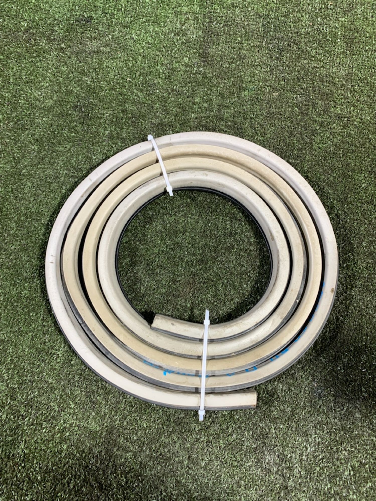 https://ycs.partsauto.market/partsauto-images/thmbs/userImages/7493bedda53ffbba18042670cc6fed05/part/c9e04d5e-585d-48b5-b59a-0e2ca1d77418_1732110917357.jpg