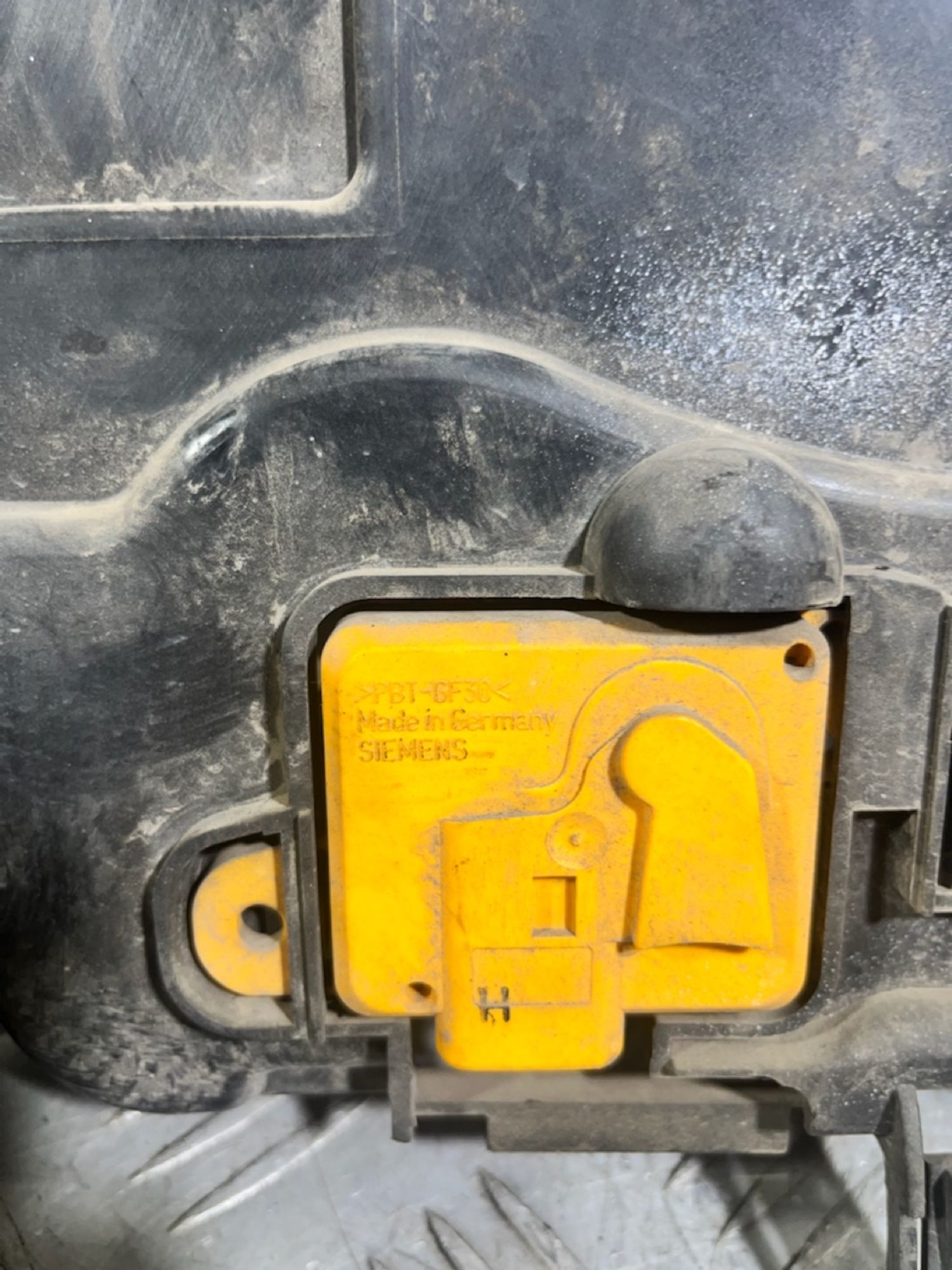 https://ycs.partsauto.market/partsauto-images/thmbs/userImages/7493bedda53ffbba18042670cc6fed05/part/cc1e477f-da3d-442a-9cd3-54b374d4787f_1729857216591.jpg