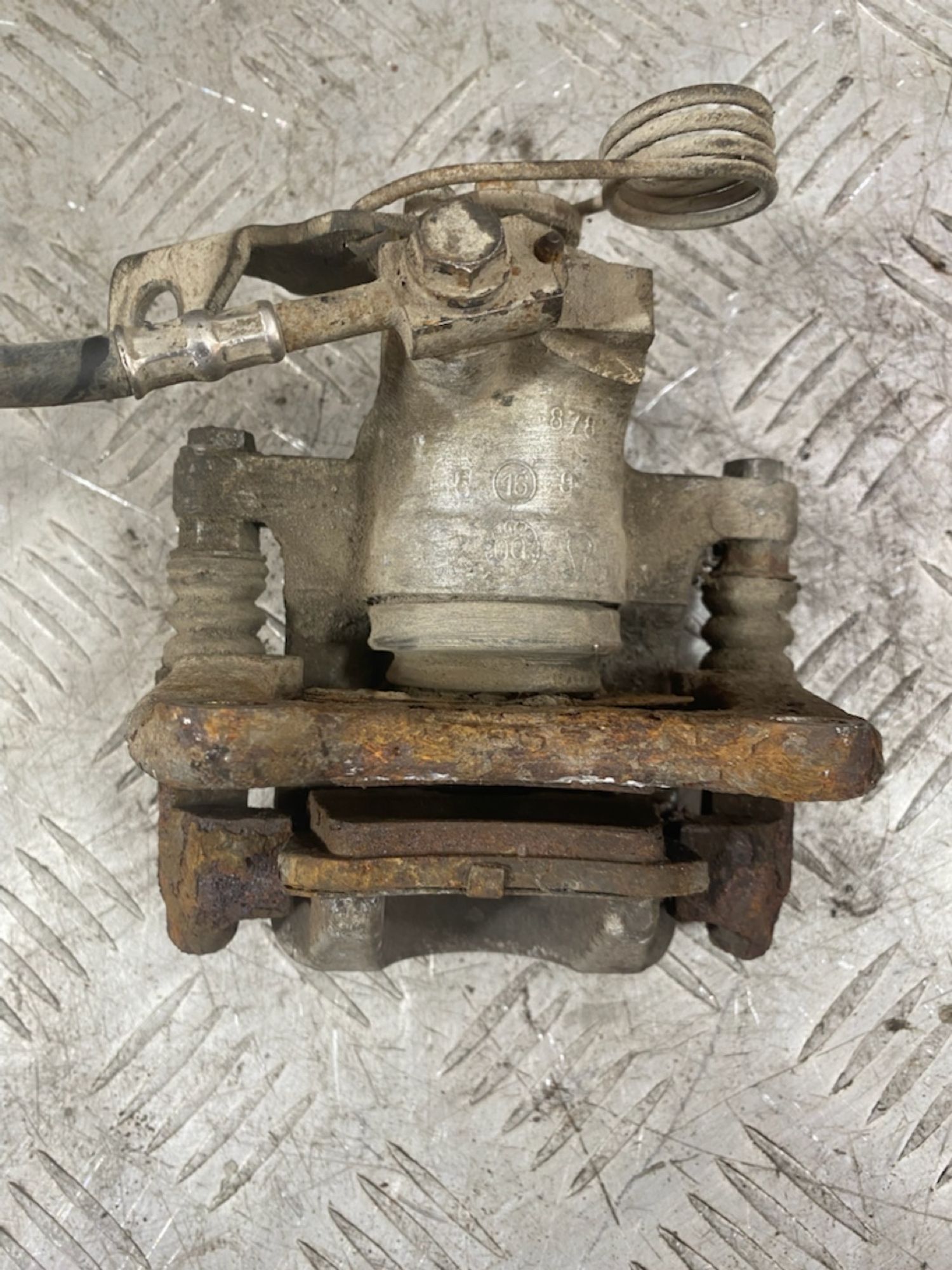 https://ycs.partsauto.market/partsauto-images/thmbs/userImages/7493bedda53ffbba18042670cc6fed05/part/ce1fccfd-4da0-44c2-861b-bb0a55a0efa5_1721394909189.jpg