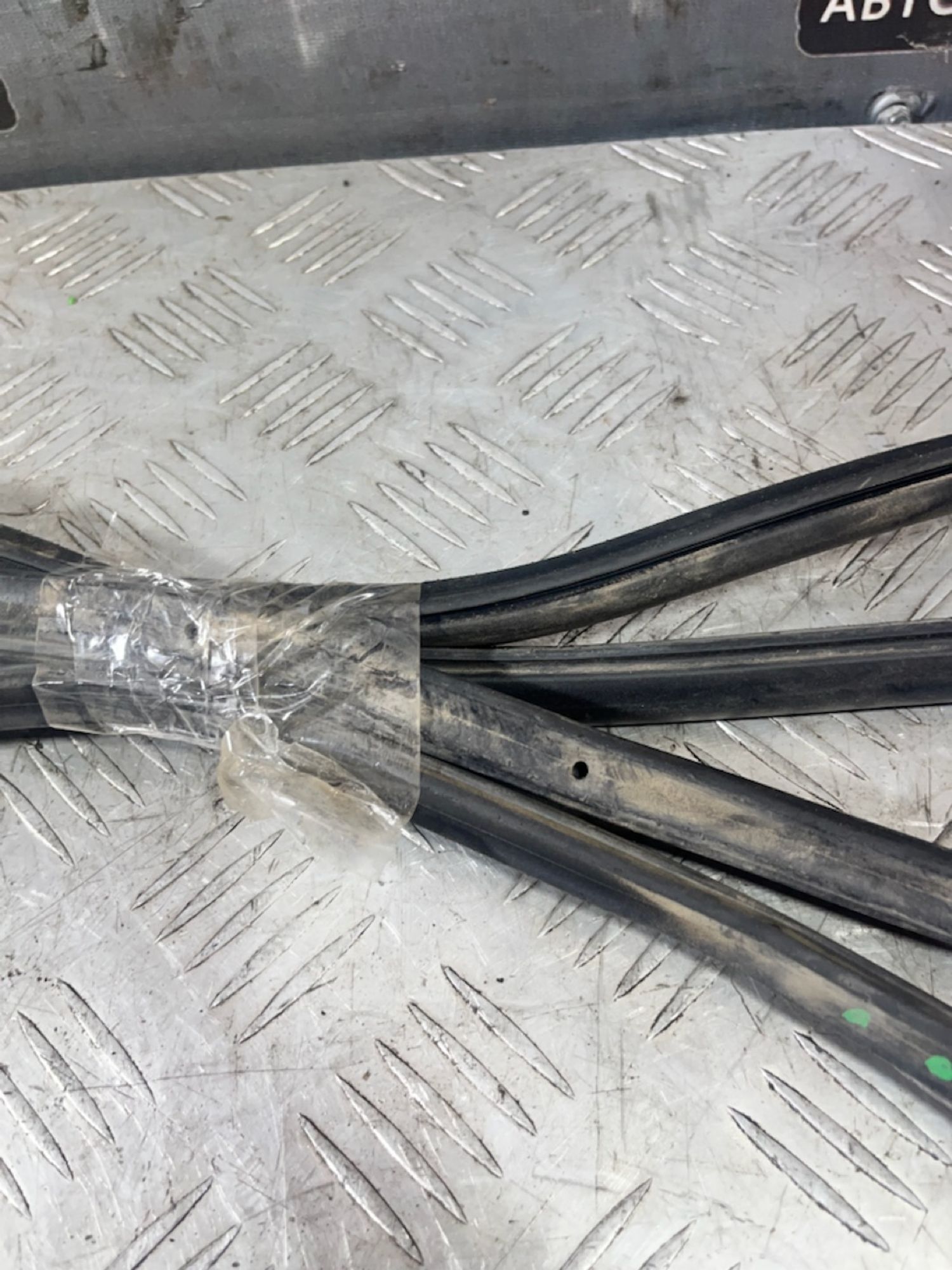 https://ycs.partsauto.market/partsauto-images/thmbs/userImages/7493bedda53ffbba18042670cc6fed05/part/cec8a02e-568e-4aa0-8dd2-afe120716e8d_1720702218733.jpg