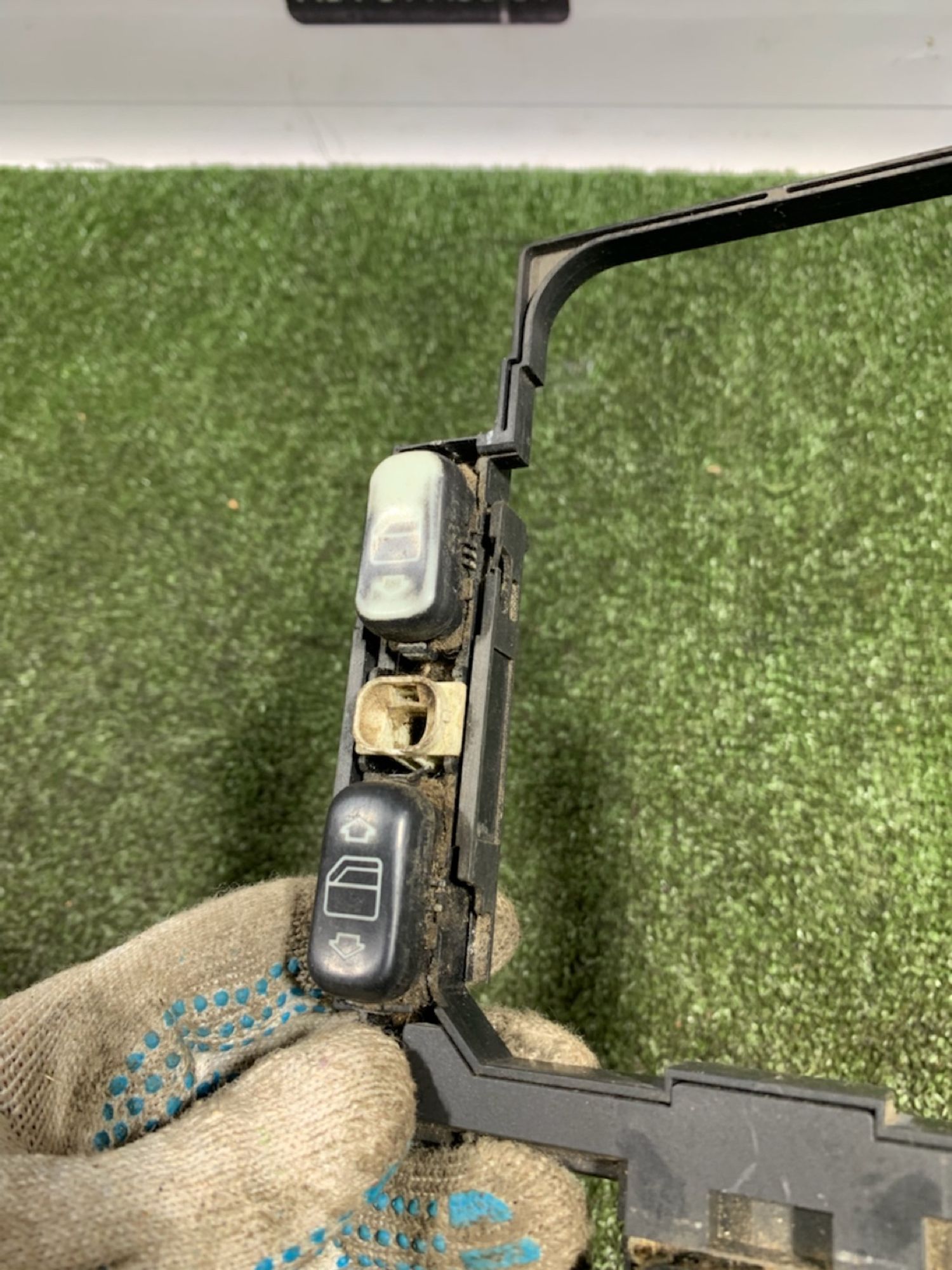 https://ycs.partsauto.market/partsauto-images/thmbs/userImages/7493bedda53ffbba18042670cc6fed05/part/d1dd0041-cb1f-47a1-8d64-afeaeff43e1e_1736410976457.jpg