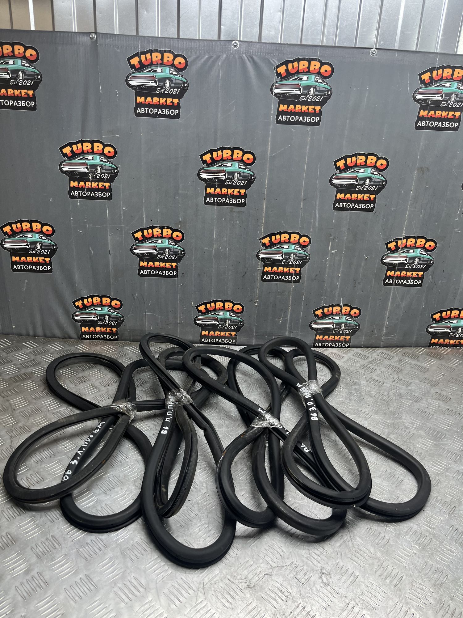 https://ycs.partsauto.market/partsauto-images/thmbs/userImages/7493bedda53ffbba18042670cc6fed05/part/d1fdb7c6-e0b2-4b9b-a3fd-fdbe9c9daac6_1718106022956.jpg