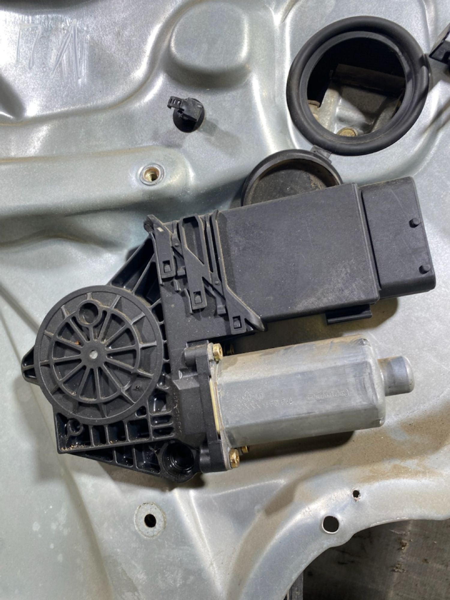 https://ycs.partsauto.market/partsauto-images/thmbs/userImages/7493bedda53ffbba18042670cc6fed05/part/d23a3c81-37a4-4944-8998-7d0068f68d88_1727269161091.jpg