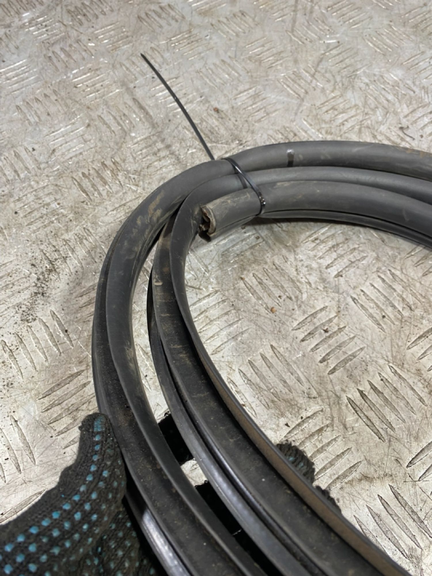 https://ycs.partsauto.market/partsauto-images/thmbs/userImages/7493bedda53ffbba18042670cc6fed05/part/d5877b43-5bf0-407d-a8ac-a7f0210deea5_1720527621676.jpg
