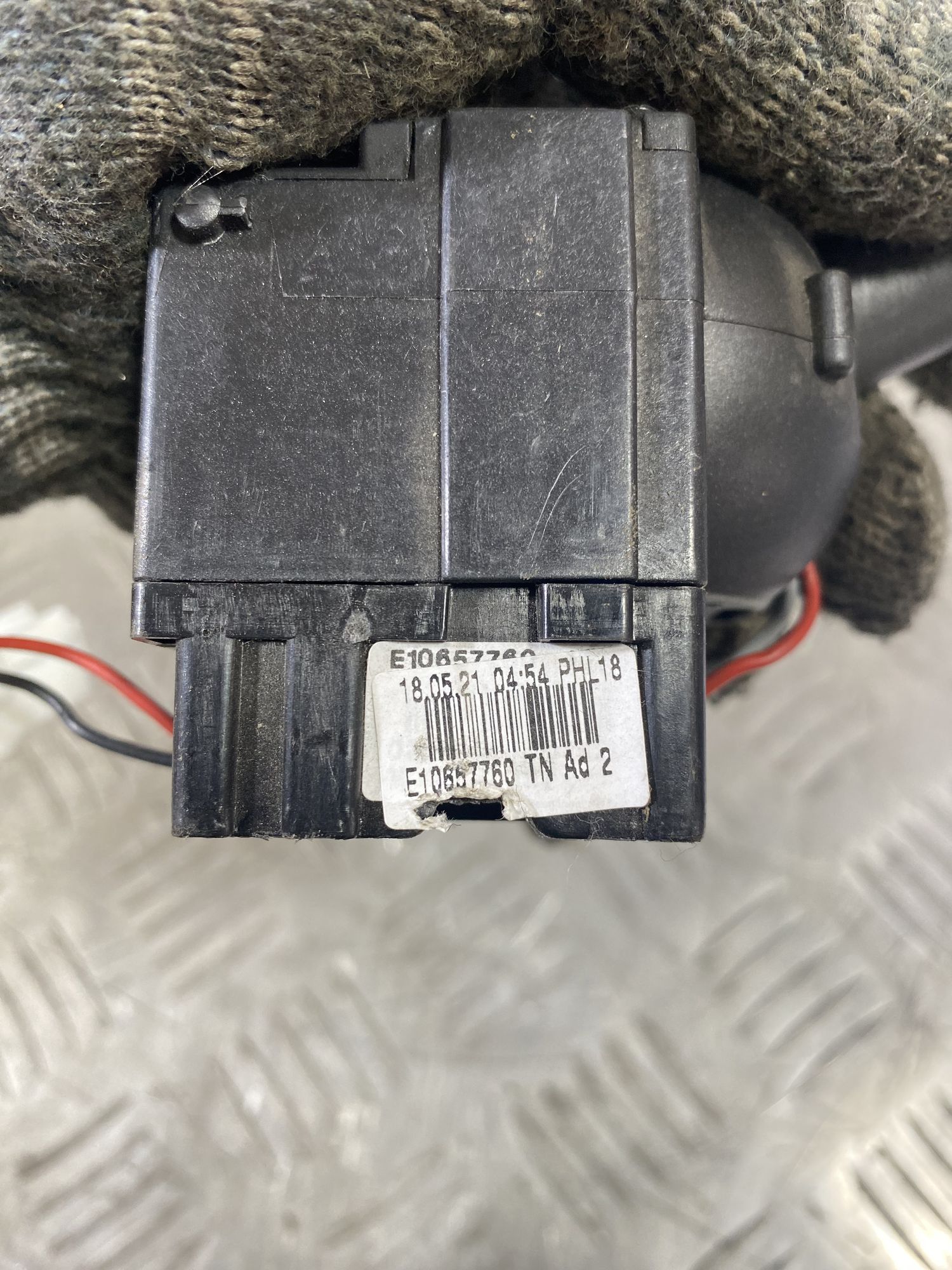 https://ycs.partsauto.market/partsauto-images/thmbs/userImages/7493bedda53ffbba18042670cc6fed05/part/dd073bf9-63ab-4cb8-bce5-507a0f42e7dd_1718803676102.jpg