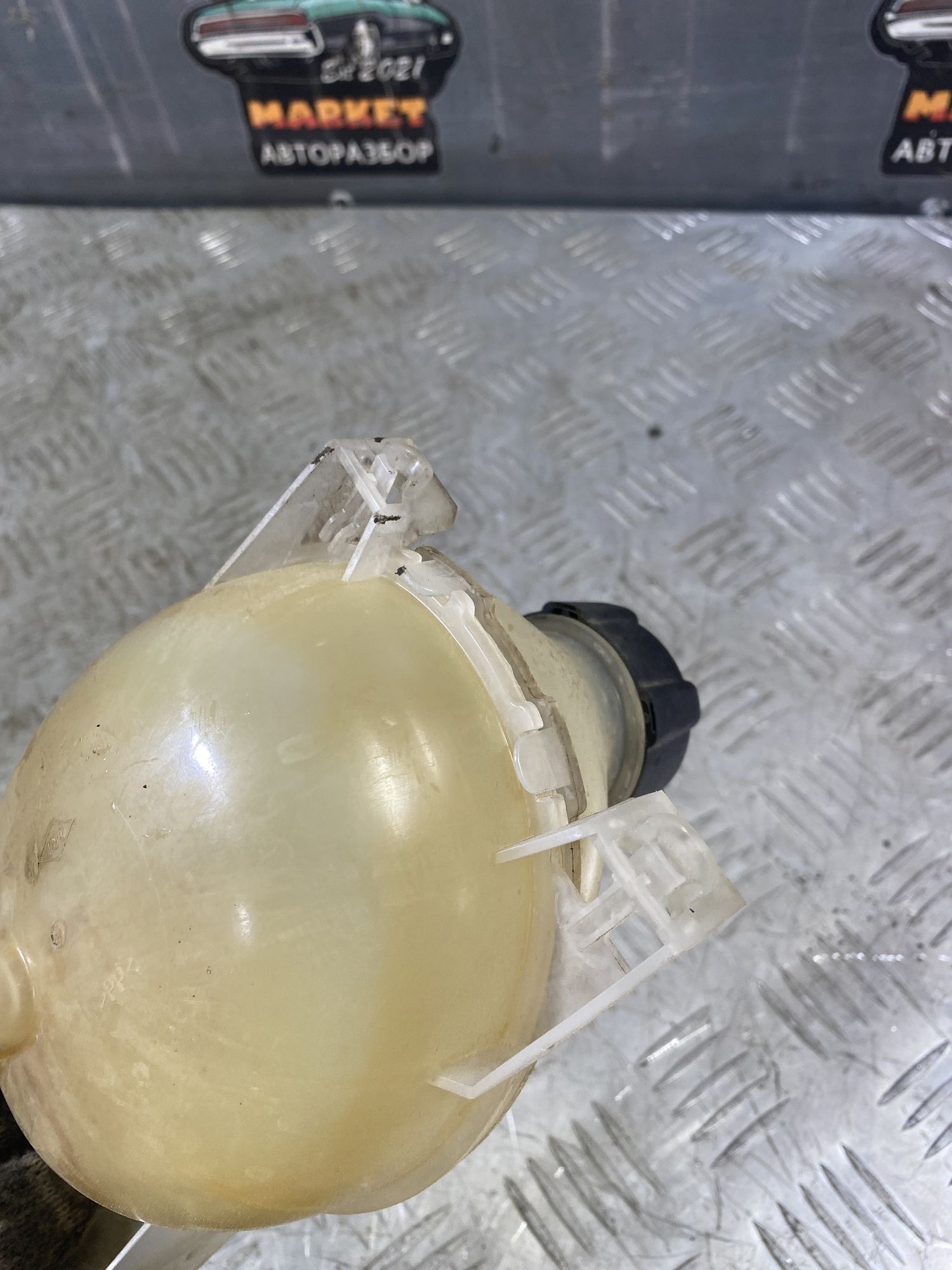 https://ycs.partsauto.market/partsauto-images/thmbs/userImages/7493bedda53ffbba18042670cc6fed05/part/de3ffe7b-fed7-40cc-a37a-797cb12bf36e_1718801786576.jpg