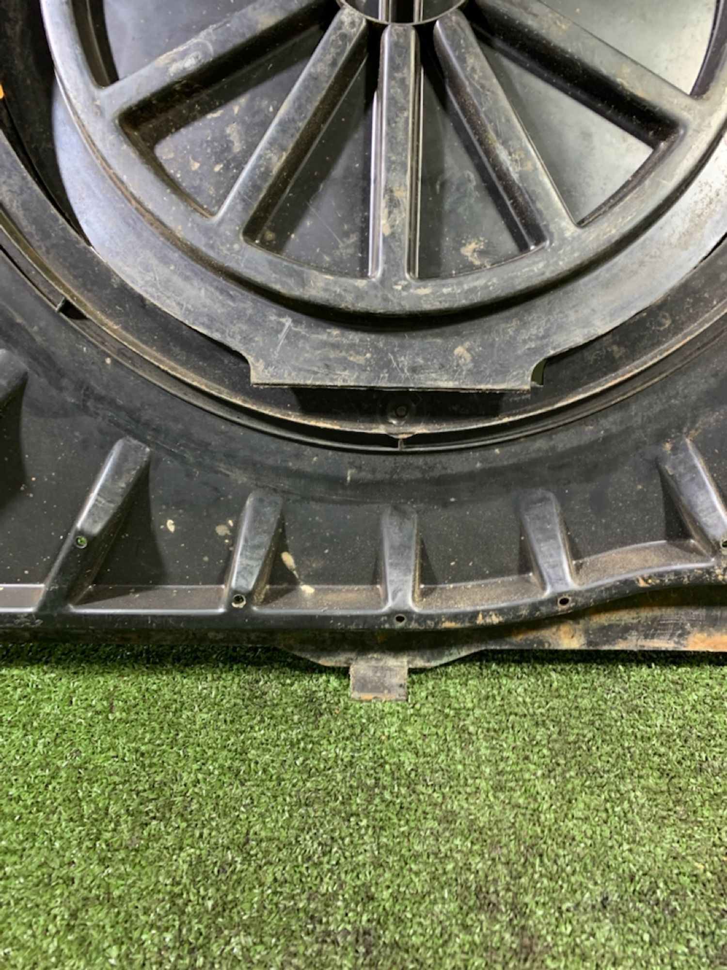 https://ycs.partsauto.market/partsauto-images/thmbs/userImages/7493bedda53ffbba18042670cc6fed05/part/e00e8710-8b17-462a-bd44-6a21f6839d73_1735219295355.jpg