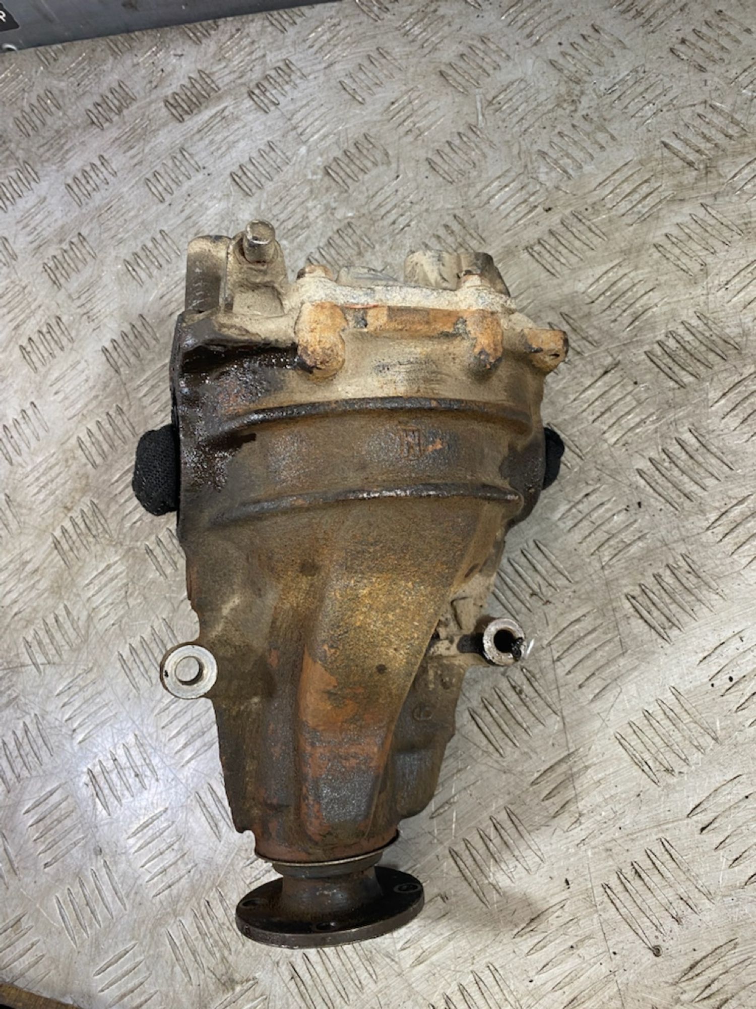 https://ycs.partsauto.market/partsauto-images/thmbs/userImages/7493bedda53ffbba18042670cc6fed05/part/e1934d13-d8c0-495c-b263-0fe4b6290383_1722345209411.jpg