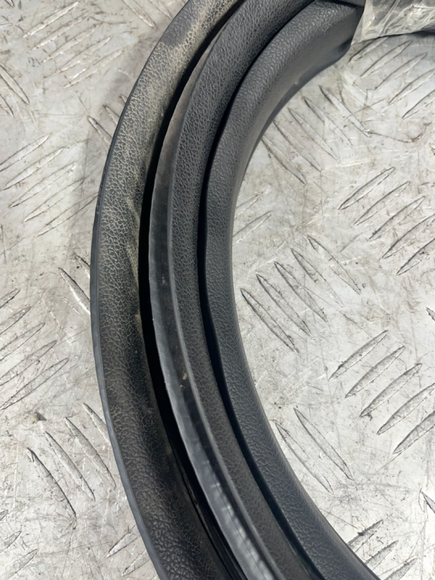 https://ycs.partsauto.market/partsauto-images/thmbs/userImages/7493bedda53ffbba18042670cc6fed05/part/e29ac825-3334-4e4d-8347-0d46d101771b_1720694667064.jpg