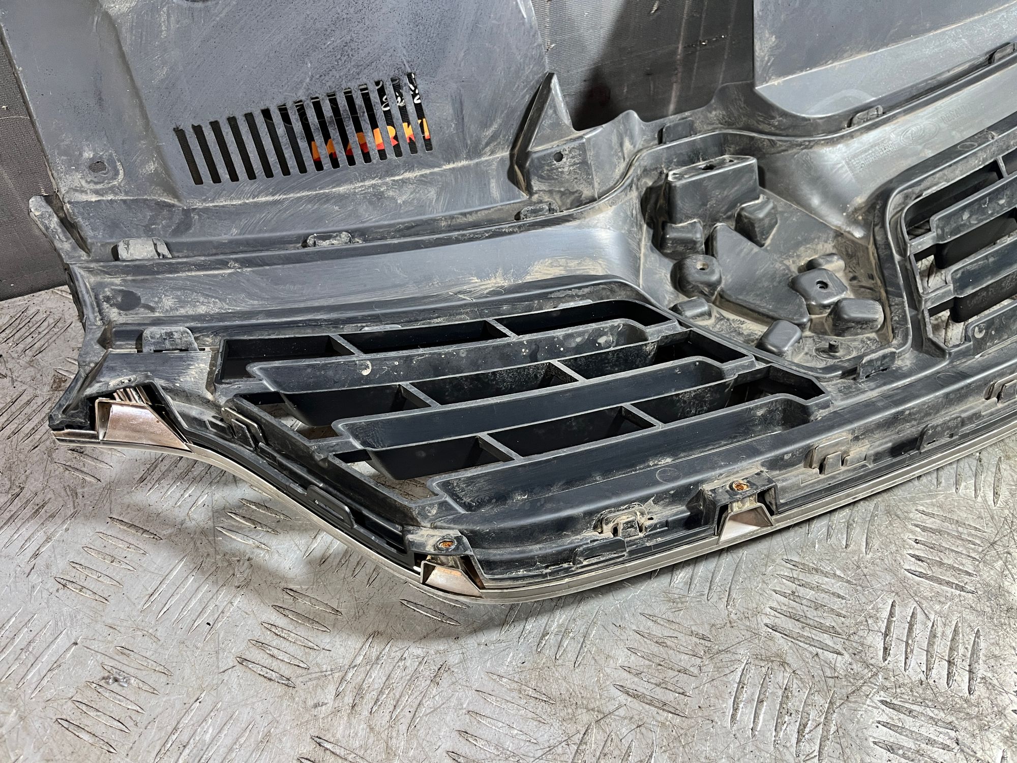 https://ycs.partsauto.market/partsauto-images/thmbs/userImages/7493bedda53ffbba18042670cc6fed05/part/e3a60cca-6dd9-4dbd-b73b-21c35c65d10c_1718887163108.jpg