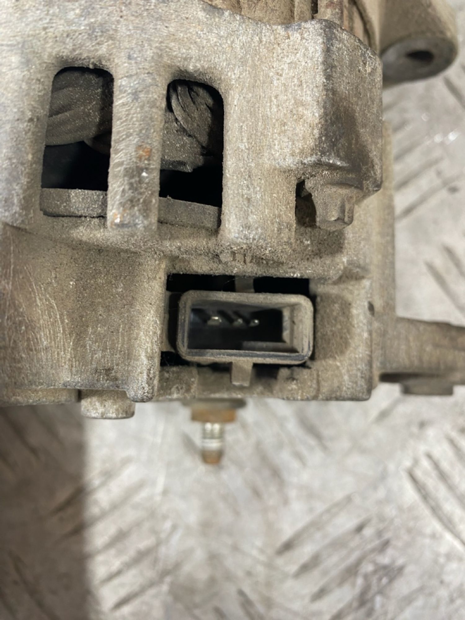 https://ycs.partsauto.market/partsauto-images/thmbs/userImages/7493bedda53ffbba18042670cc6fed05/part/e3c41288-1626-4022-99c2-a33534763724_1721653759815.jpg