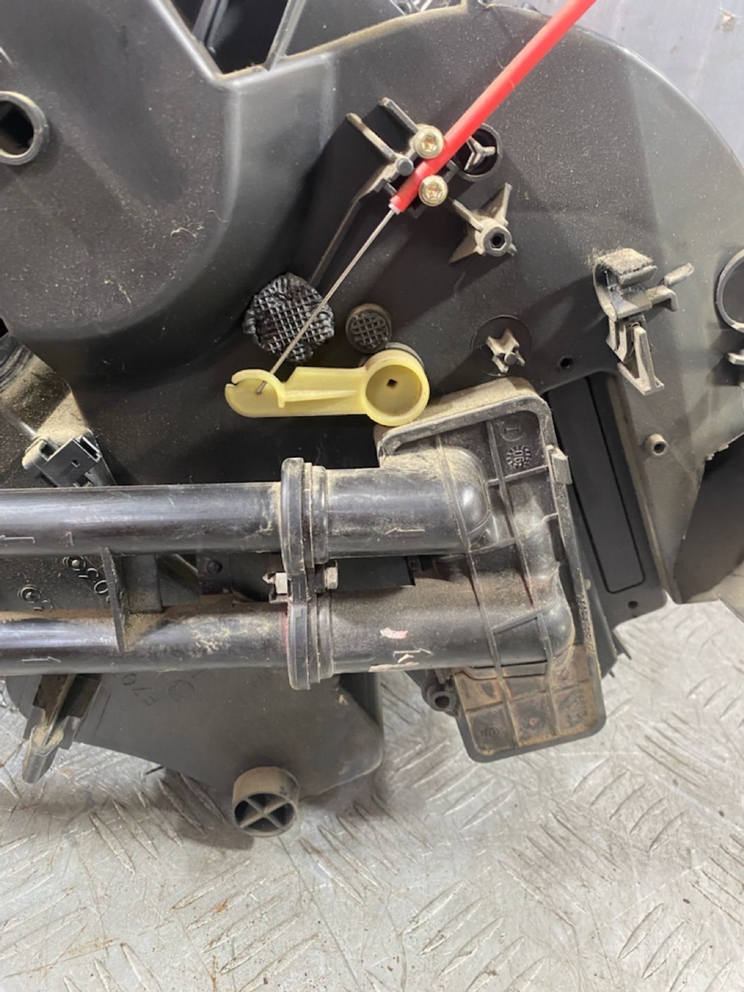 https://ycs.partsauto.market/partsauto-images/thmbs/userImages/7493bedda53ffbba18042670cc6fed05/part/e3cc8476-493f-4e25-8a27-1e642f220847_1721828335632.jpg