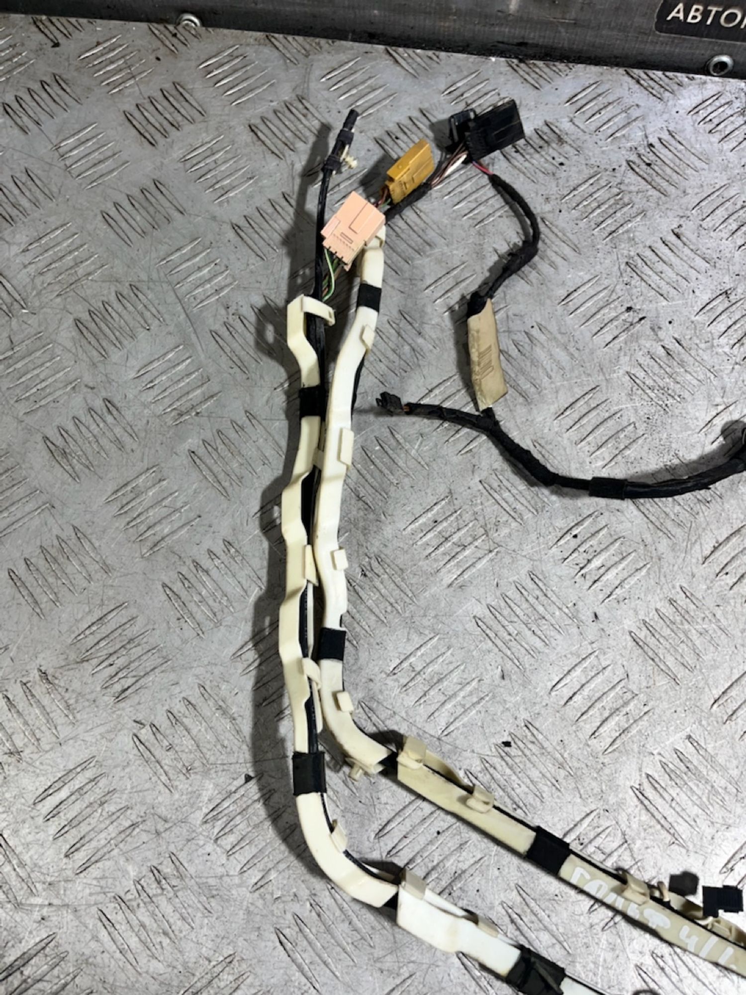 https://ycs.partsauto.market/partsauto-images/thmbs/userImages/7493bedda53ffbba18042670cc6fed05/part/e40e82eb-52b6-4be2-a0f1-177c95cfe9ec_1729066596710.jpg