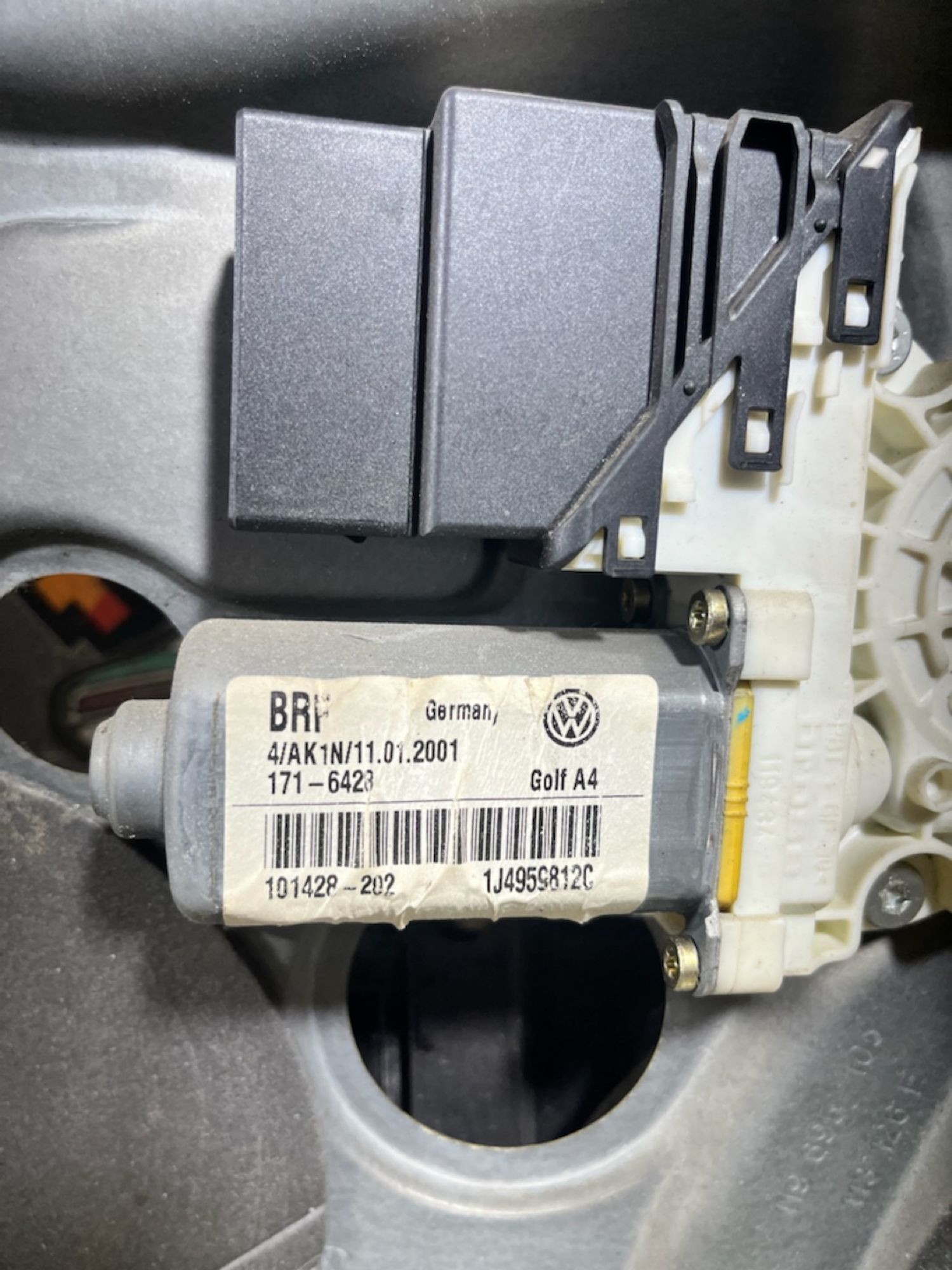 https://ycs.partsauto.market/partsauto-images/thmbs/userImages/7493bedda53ffbba18042670cc6fed05/part/e4e5de8a-328f-45db-a1a9-231b737be0e3_1728890801753.jpg
