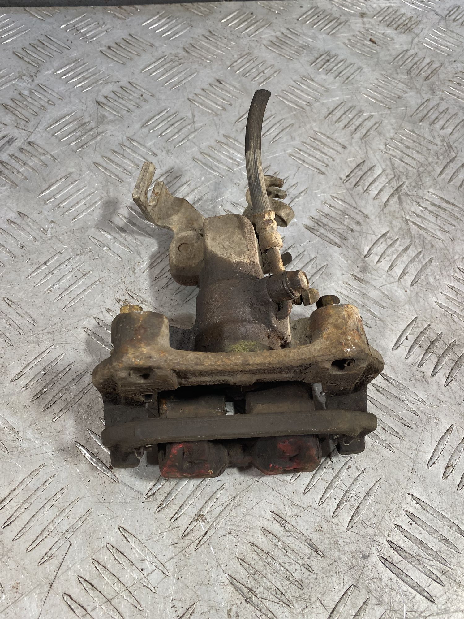 https://ycs.partsauto.market/partsauto-images/thmbs/userImages/7493bedda53ffbba18042670cc6fed05/part/e4f8597e-0e5a-433e-8f70-319e53749fb8_1720102890292.jpg