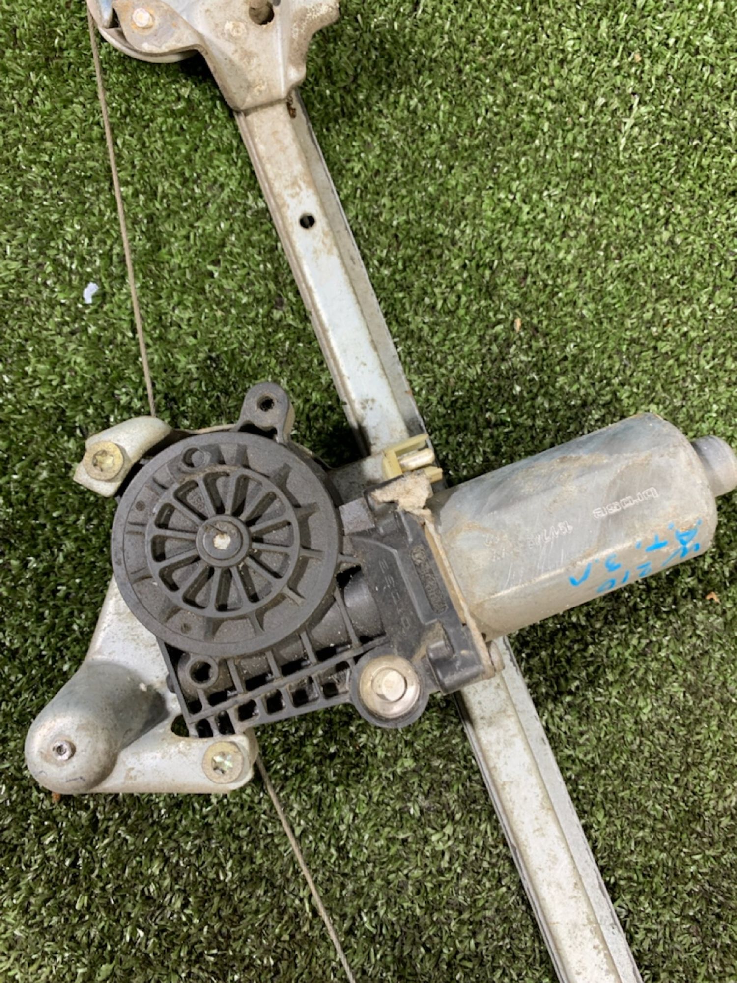 https://ycs.partsauto.market/partsauto-images/thmbs/userImages/7493bedda53ffbba18042670cc6fed05/part/e7acadef-4c64-4862-90d9-84adbd316528_1736416141675.jpg