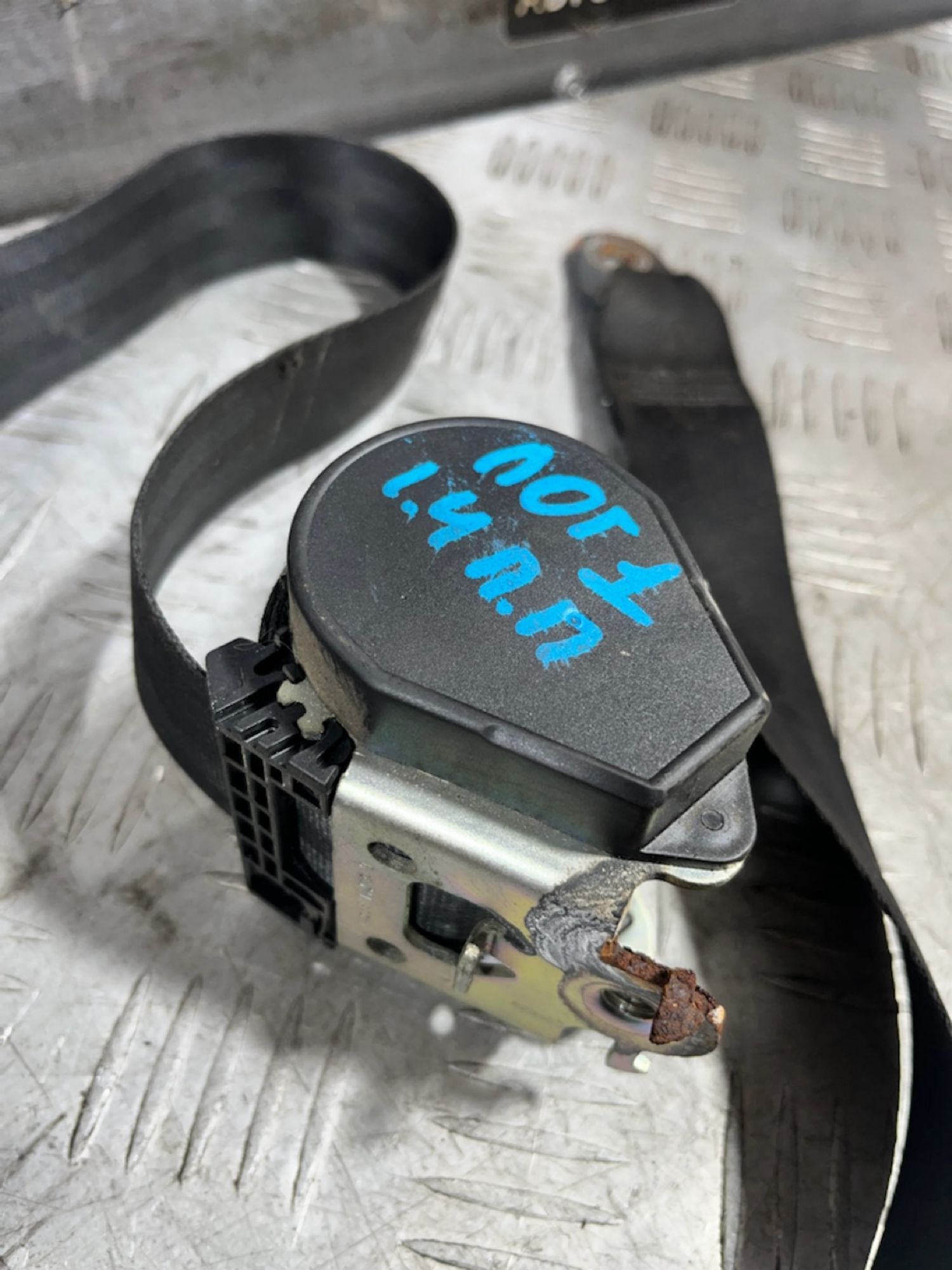 https://ycs.partsauto.market/partsauto-images/thmbs/userImages/7493bedda53ffbba18042670cc6fed05/part/eb355483-a61e-4356-bff3-8c98972f2321_1728570953224.jpg