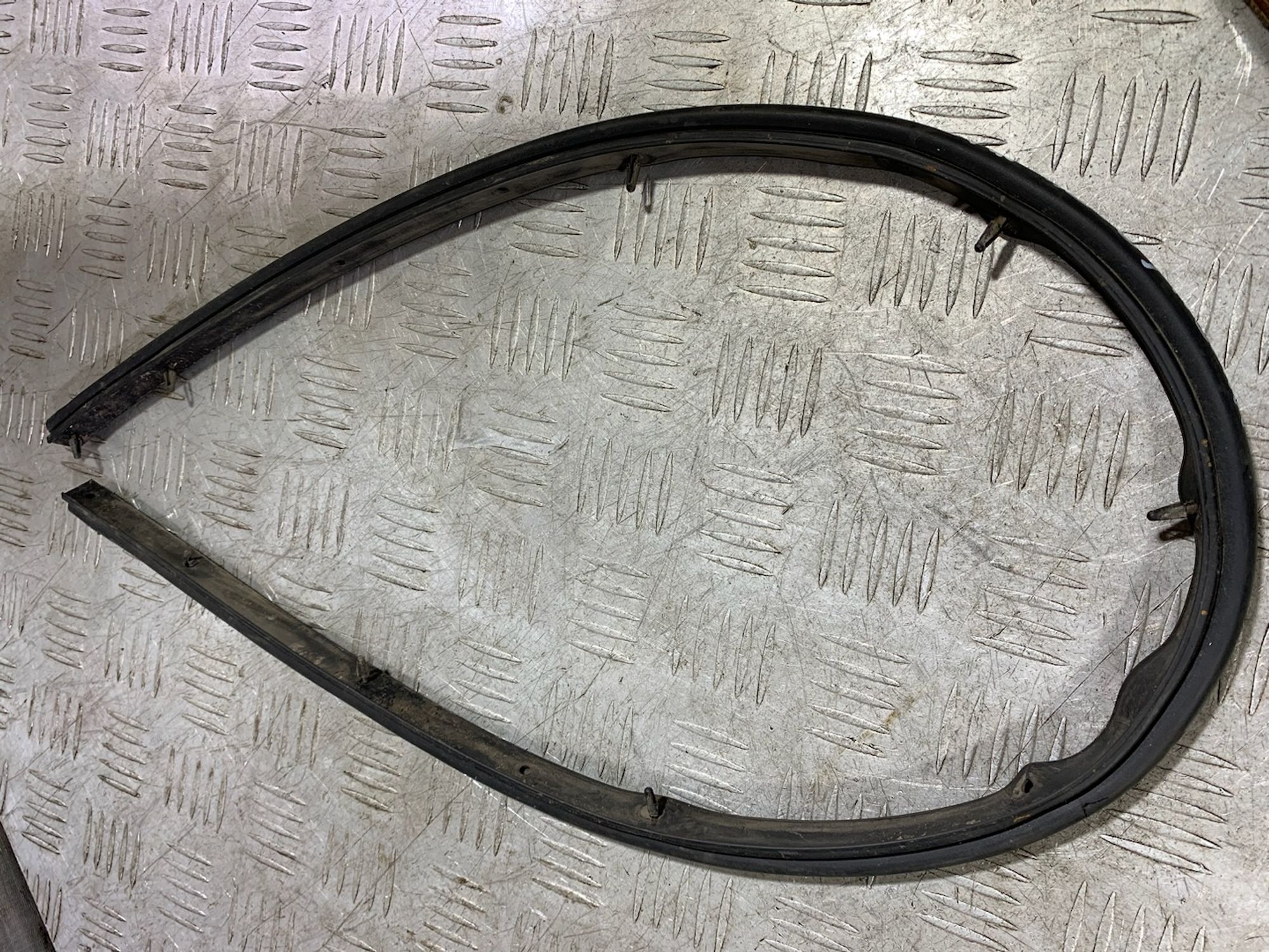 https://ycs.partsauto.market/partsauto-images/thmbs/userImages/7493bedda53ffbba18042670cc6fed05/part/f4eab38e-6ffa-4406-8f55-a59cd4794042_1729245949688.jpg