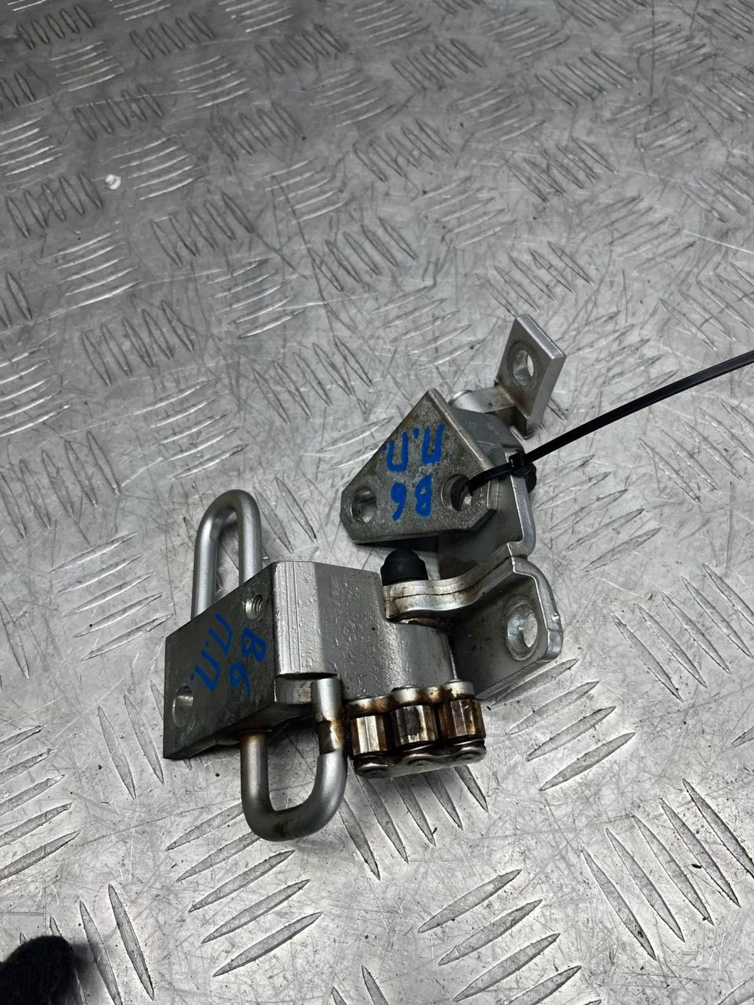 https://ycs.partsauto.market/partsauto-images/thmbs/userImages/7493bedda53ffbba18042670cc6fed05/part/f53ce833-8b28-4afc-bd71-f044a90e5908_1718279452922.jpg