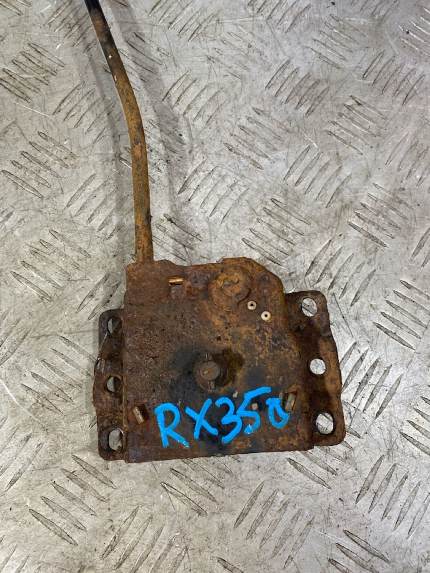 https://ycs.partsauto.market/partsauto-images/thmbs/userImages/7493bedda53ffbba18042670cc6fed05/part/f5b4965a-d036-439a-9093-8d73008ed690_1722433315352.jpg