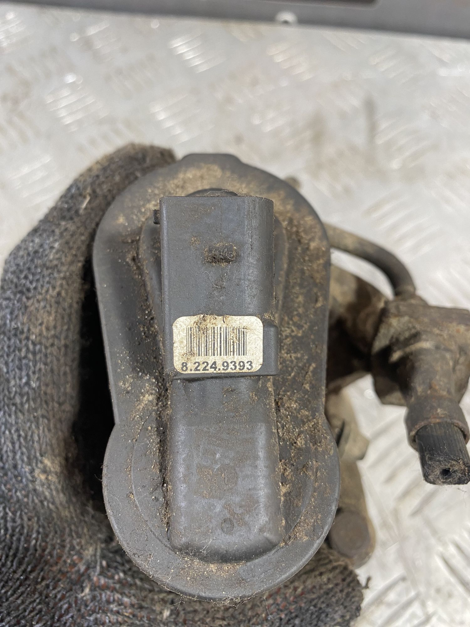 https://ycs.partsauto.market/partsauto-images/thmbs/userImages/7493bedda53ffbba18042670cc6fed05/part/f6b33c0b-3f5d-47e5-91f2-e06d5d4d2b25_1718617326851.jpg
