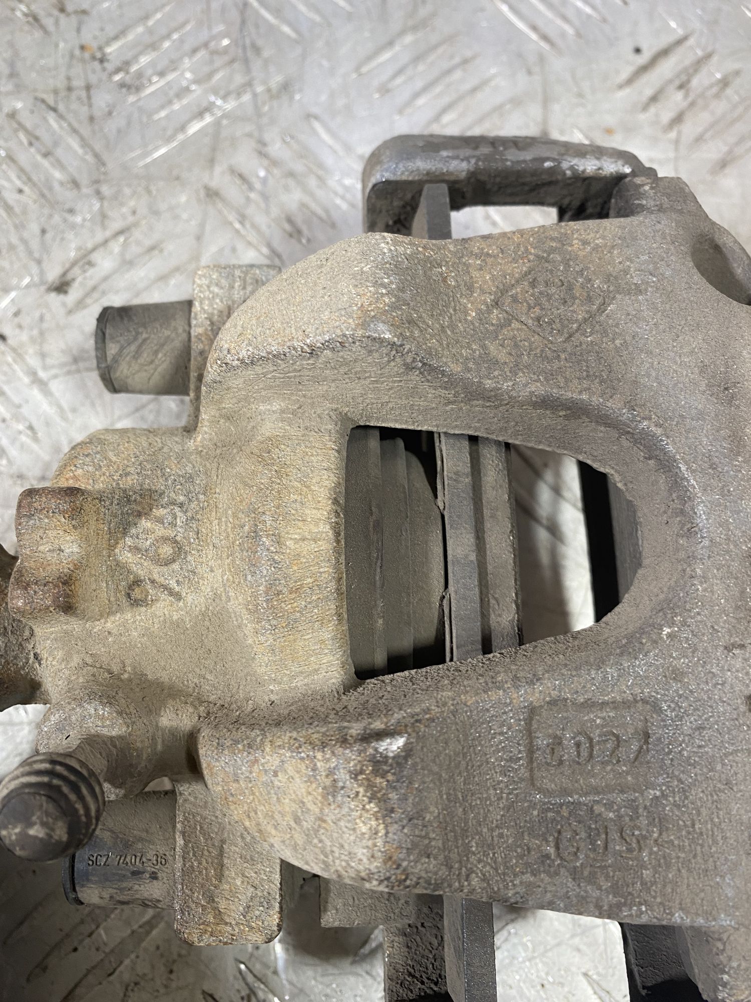https://ycs.partsauto.market/partsauto-images/thmbs/userImages/7493bedda53ffbba18042670cc6fed05/part/f8567e02-fd4b-4a84-a1d7-a6c833be3c76_1718796423871.jpg