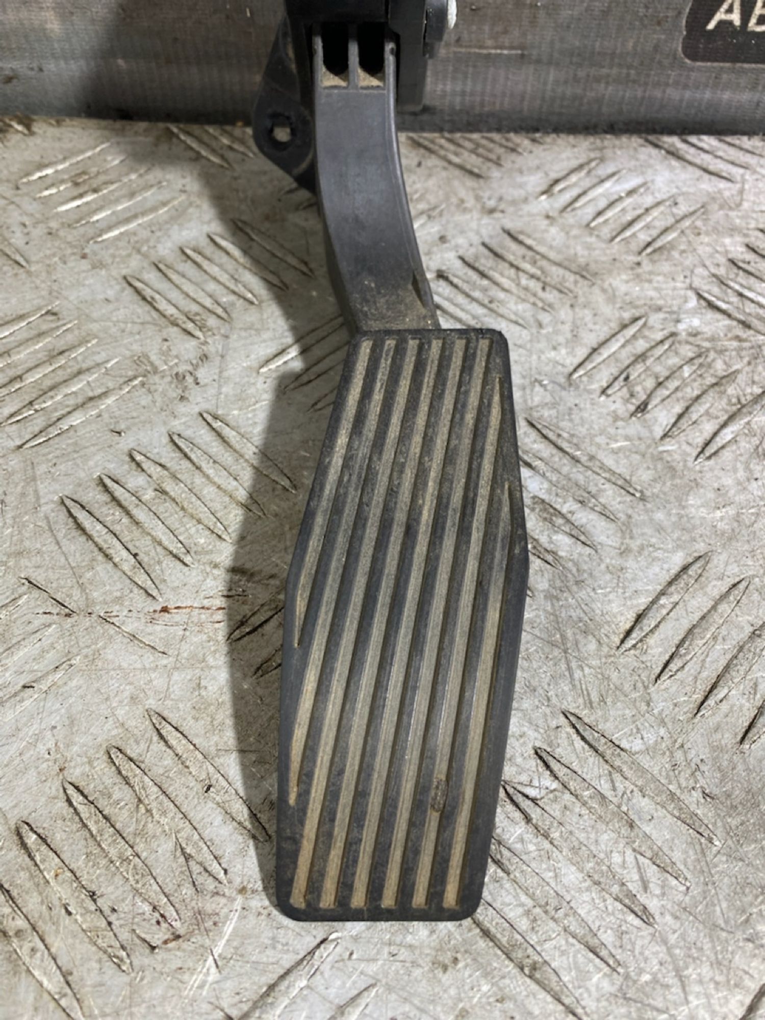https://ycs.partsauto.market/partsauto-images/thmbs/userImages/7493bedda53ffbba18042670cc6fed05/part/f8b78672-d294-4695-852e-3781cad4b228_1728560611379.jpg