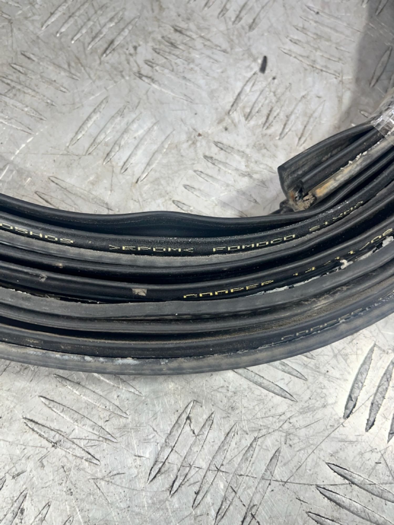 https://ycs.partsauto.market/partsauto-images/thmbs/userImages/7493bedda53ffbba18042670cc6fed05/part/f9fbb62b-dcc0-4d0c-8e45-d393cf266616_1720694566811.jpg