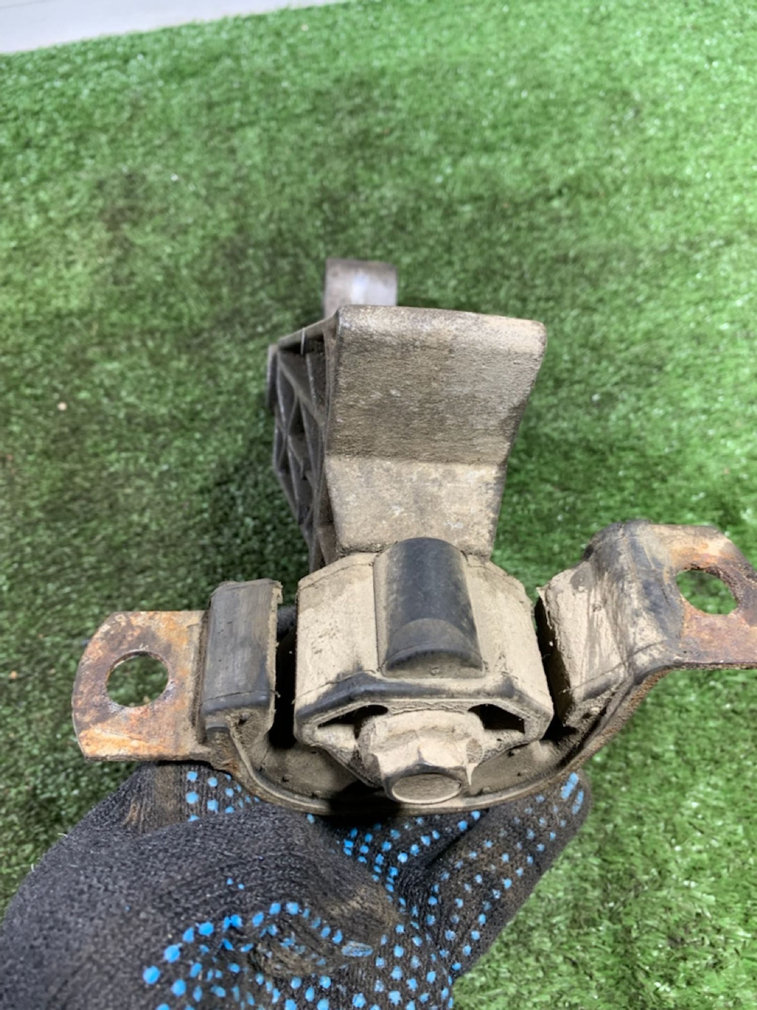 https://ycs.partsauto.market/partsauto-images/thmbs/userImages/7493bedda53ffbba18042670cc6fed05/part/fba50c1f-3c56-4181-bf67-b9dfc1c07b4e_1743000990951.jpg