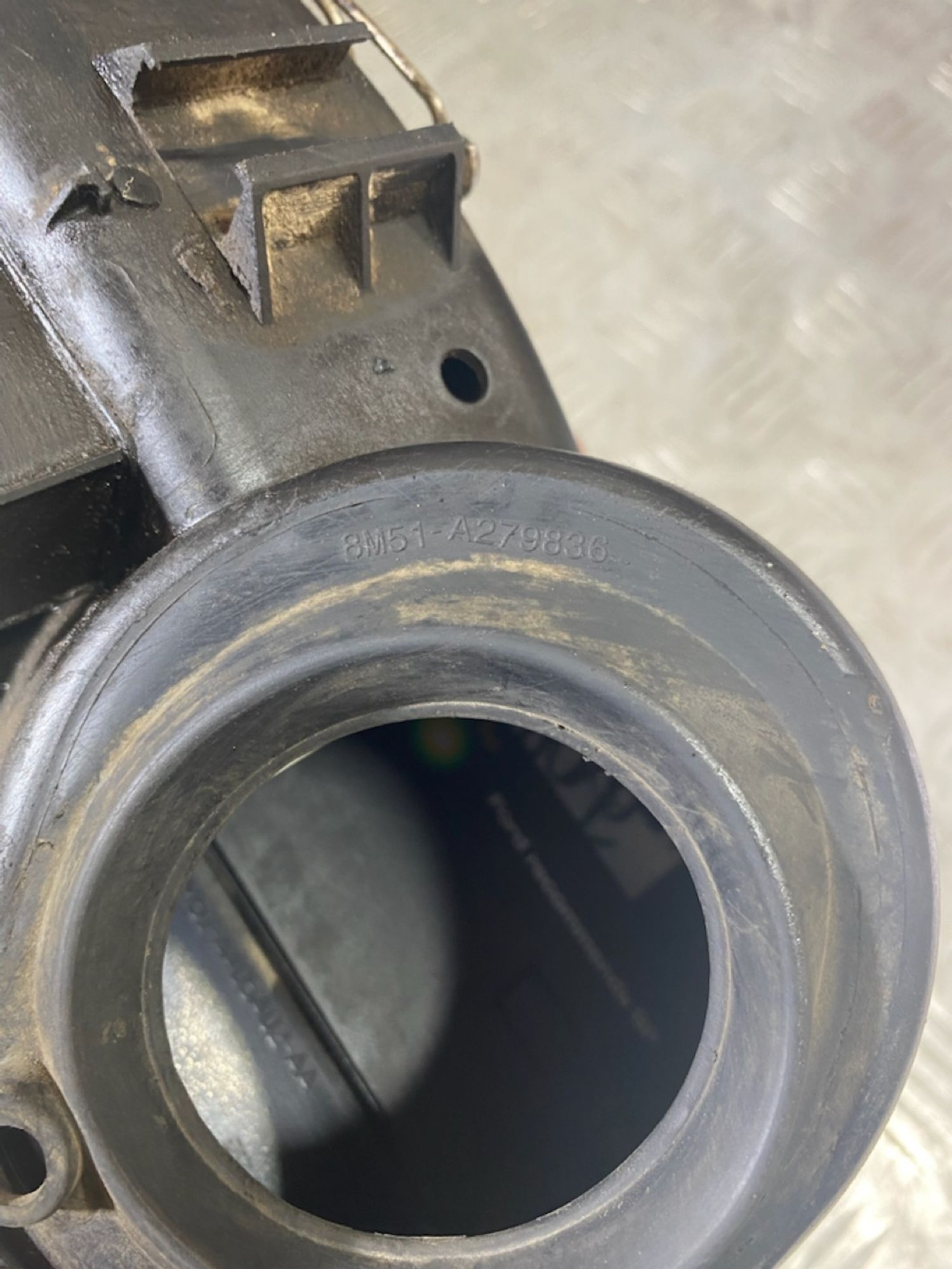 https://ycs.partsauto.market/partsauto-images/thmbs/userImages/7493bedda53ffbba18042670cc6fed05/part/fcaf0513-9008-44fd-8a01-55436c249f9b_1721228460624.jpg