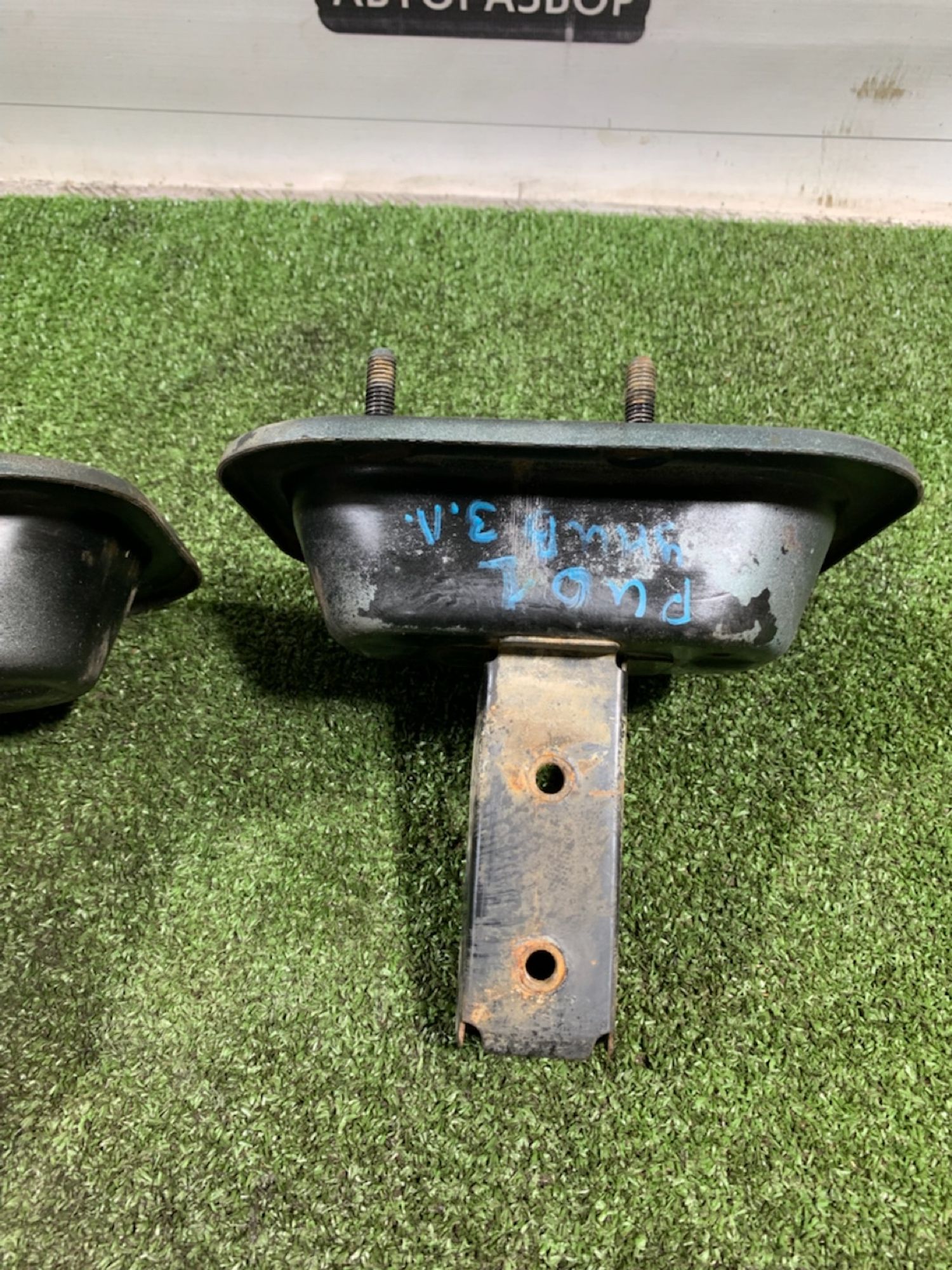 https://ycs.partsauto.market/partsauto-images/thmbs/userImages/7493bedda53ffbba18042670cc6fed05/part/fff2f7d8-fa3e-418c-9a38-edee72c42ede_1734518619282.jpg