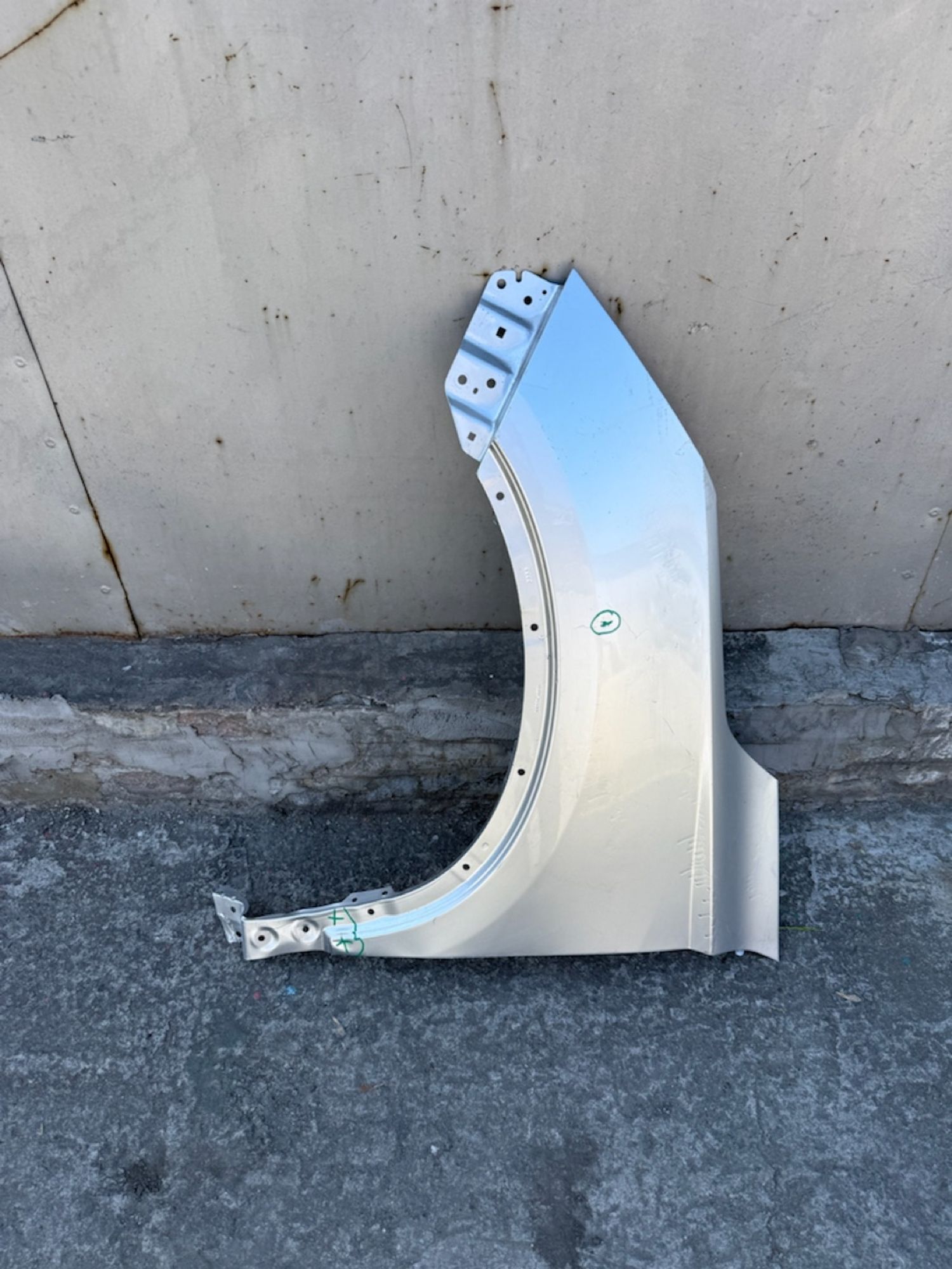Крыло переднее левое Geely Coolray 2019 Belgee X50, 2500 рублей, Челябинск