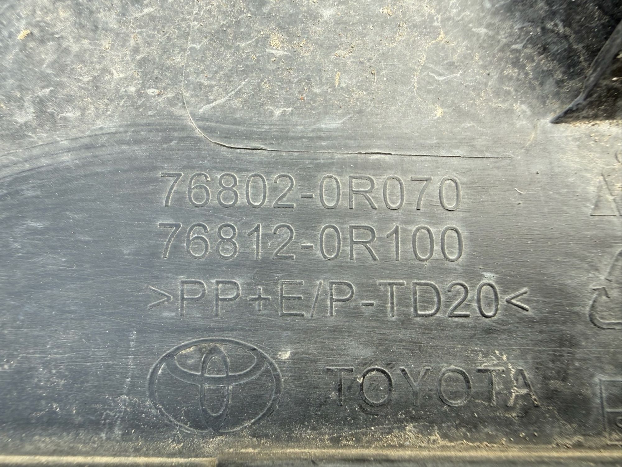 Накладка крышки багажника Toyota RAV4 XA50 2019, 2000 рублей, Челябинск