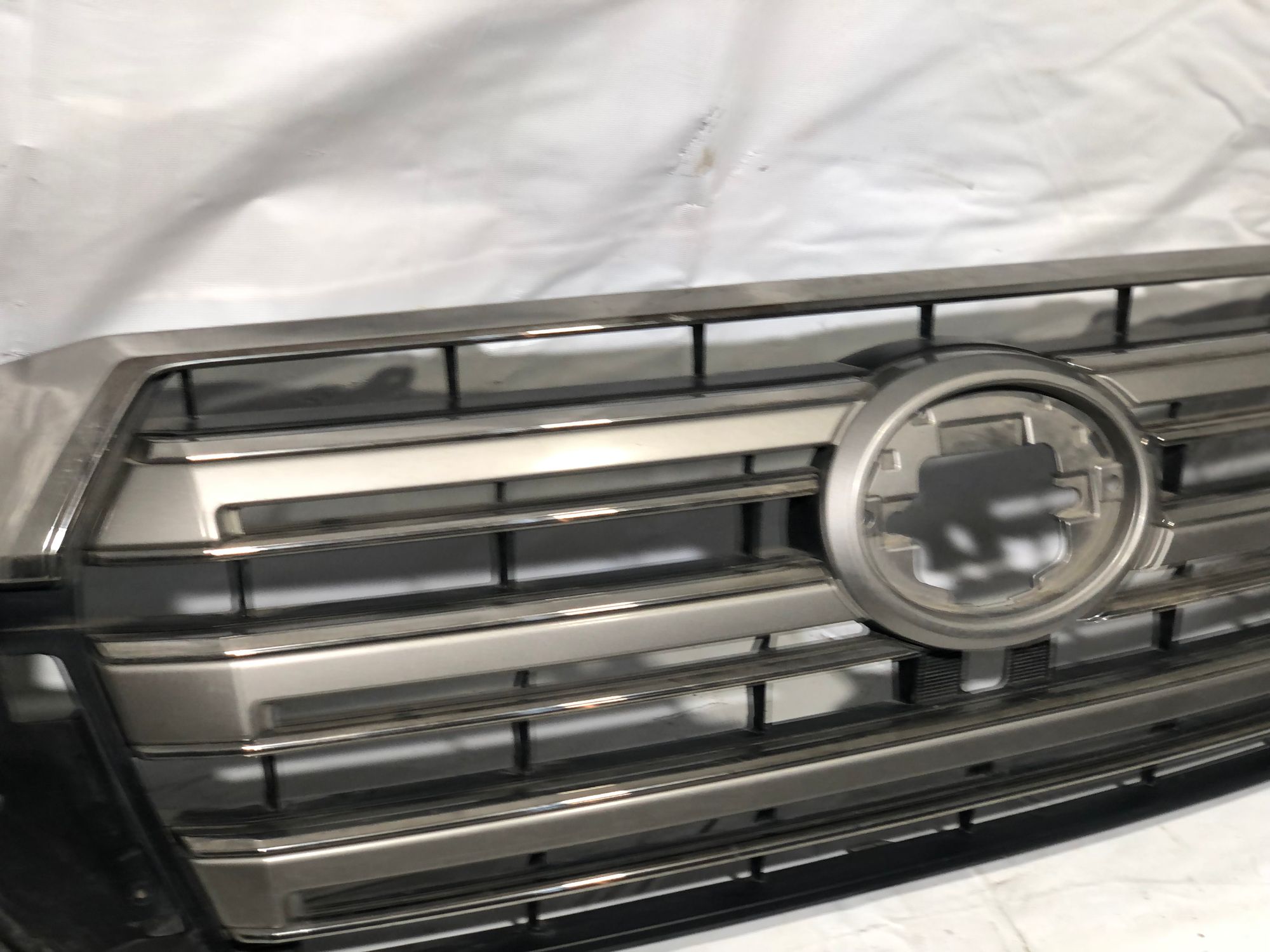Решетка радиатора Toyota Land Cruiser 200 2015, 17000 рублей, Челябинск