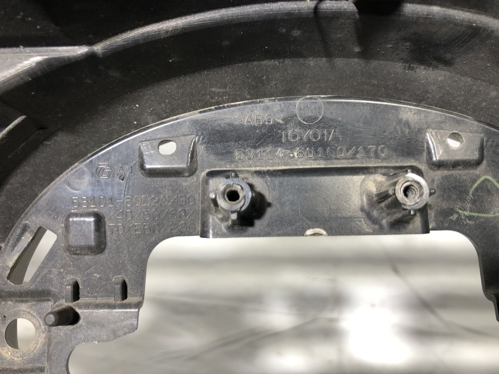 Решетка радиатора Toyota Land Cruiser 200 2015, 17000 рублей, Челябинск