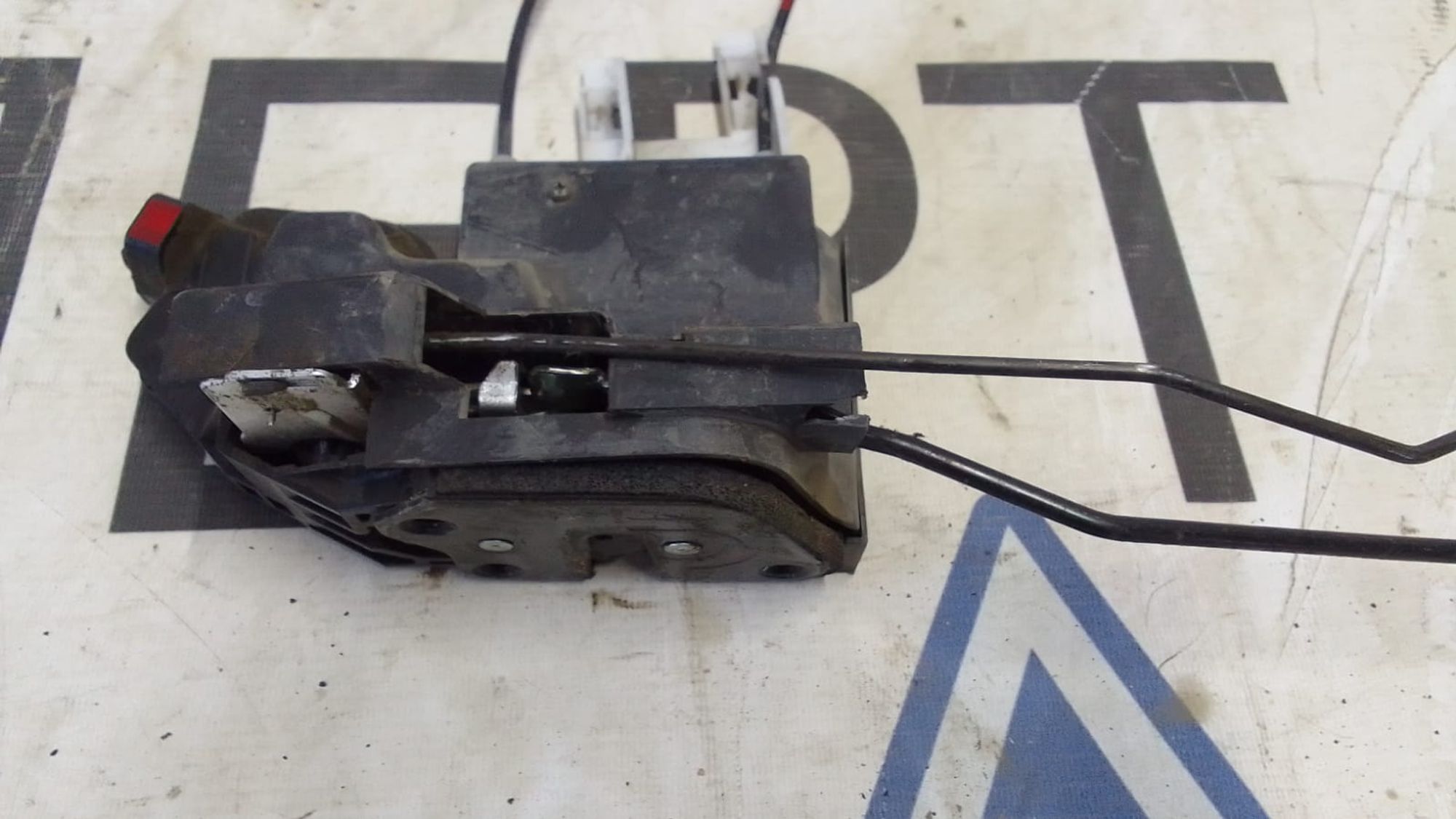 https://ycs.partsauto.market/partsauto-images/thmbs/userImages/75d4474db864ee9a7db96475a931940e/part/83831116-497a-4a7d-aa24-fc2f178e3109_1719819952624.jpg