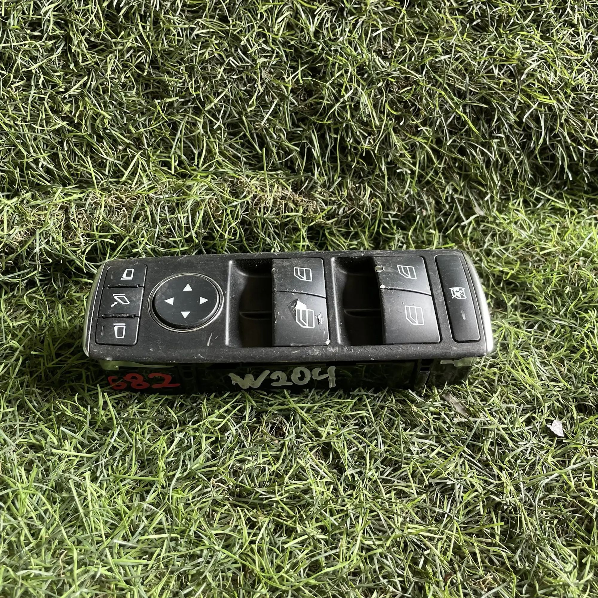 https://ycs.partsauto.market/partsauto-images/thmbs/userImages/772e461030aea93f4dbb6447c0f924d3/part/01d9cc15-1e3f-4c41-af78-ead25924ef73_1778676905844.jpg