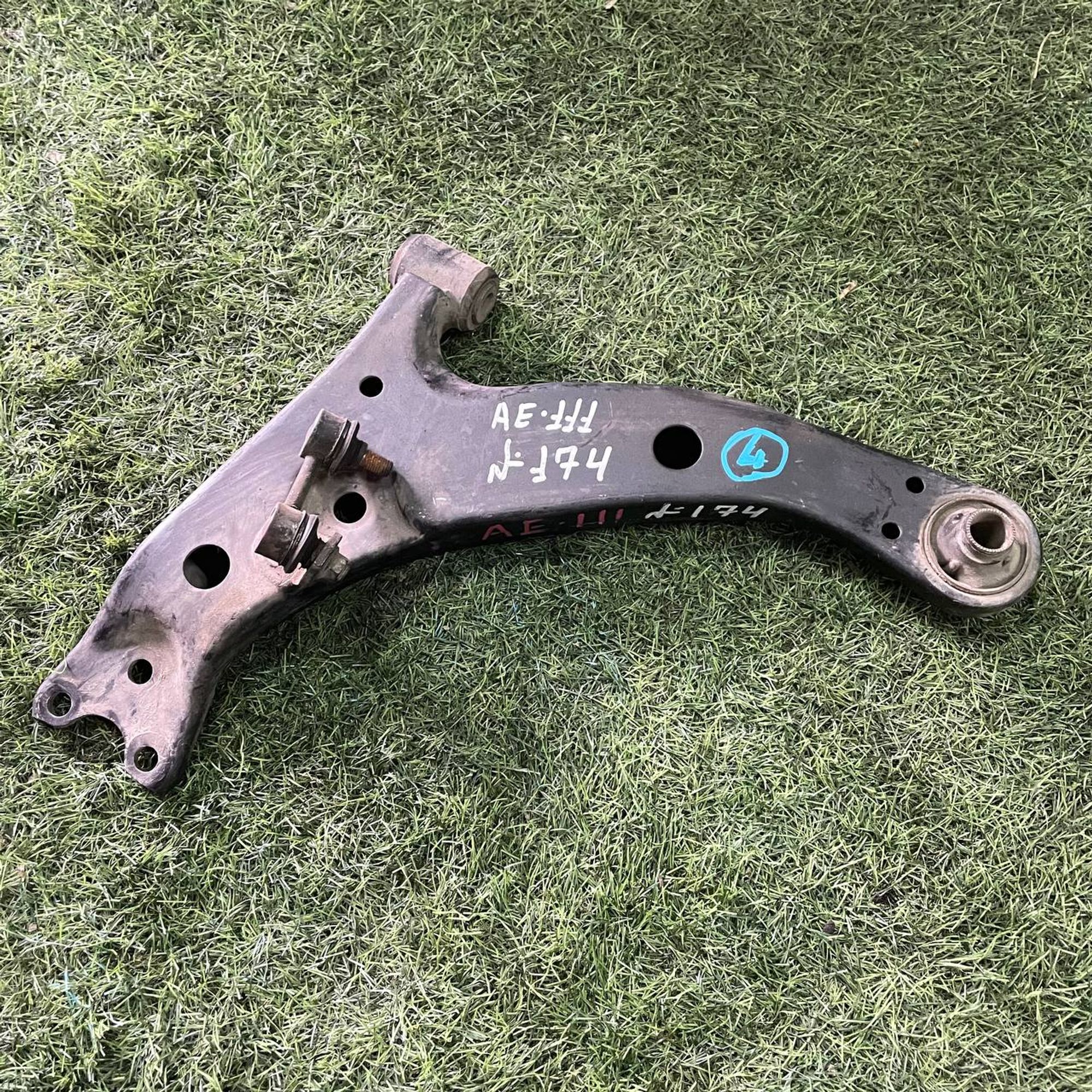 174 Рычаг передний левый нижний TOYOTA SPRINTER AE111, 3500 рублей, Невинномысск