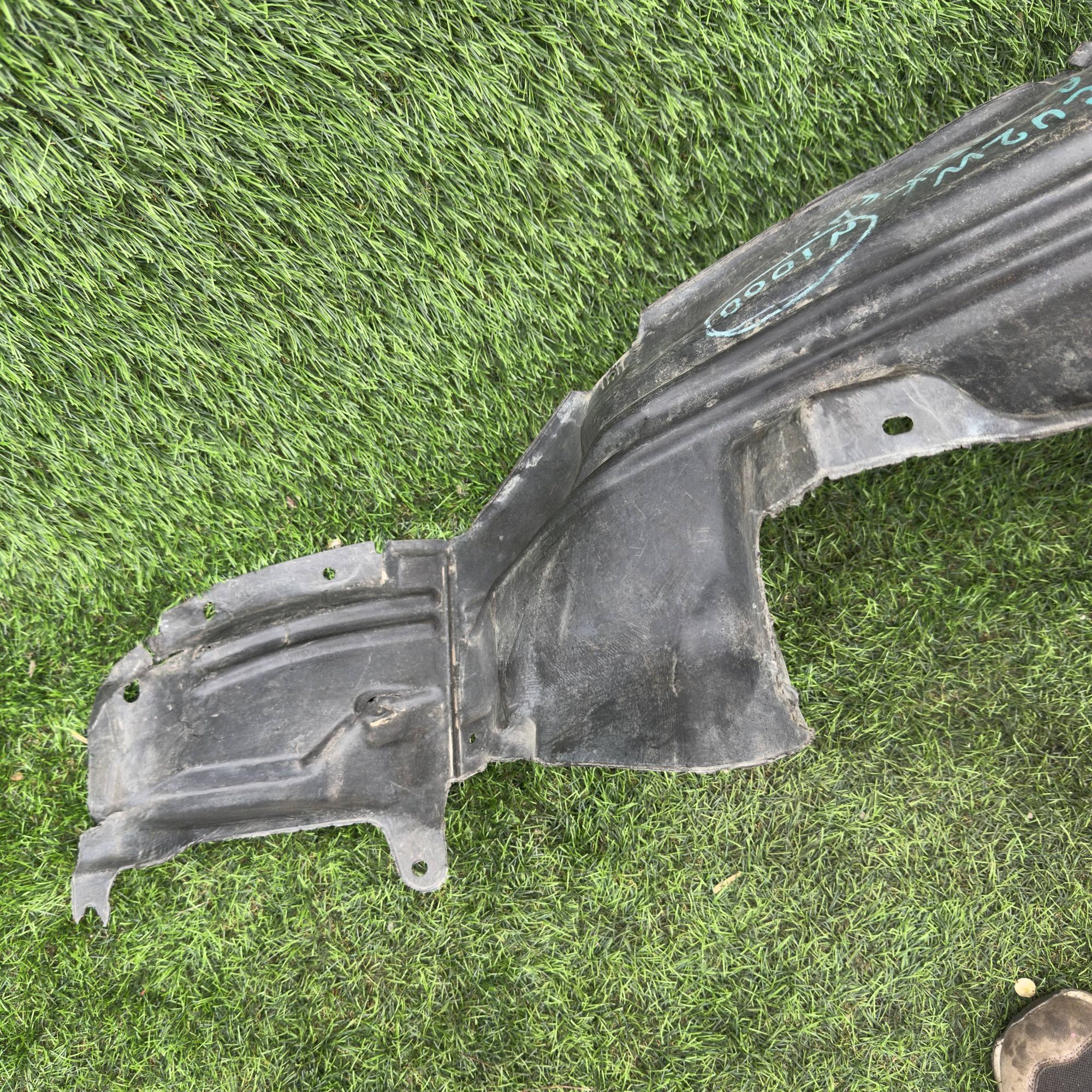 1000 Подкрылок передний левый MITSUBISHI AIRTREK CU2W, 999 рублей, Невинномысск