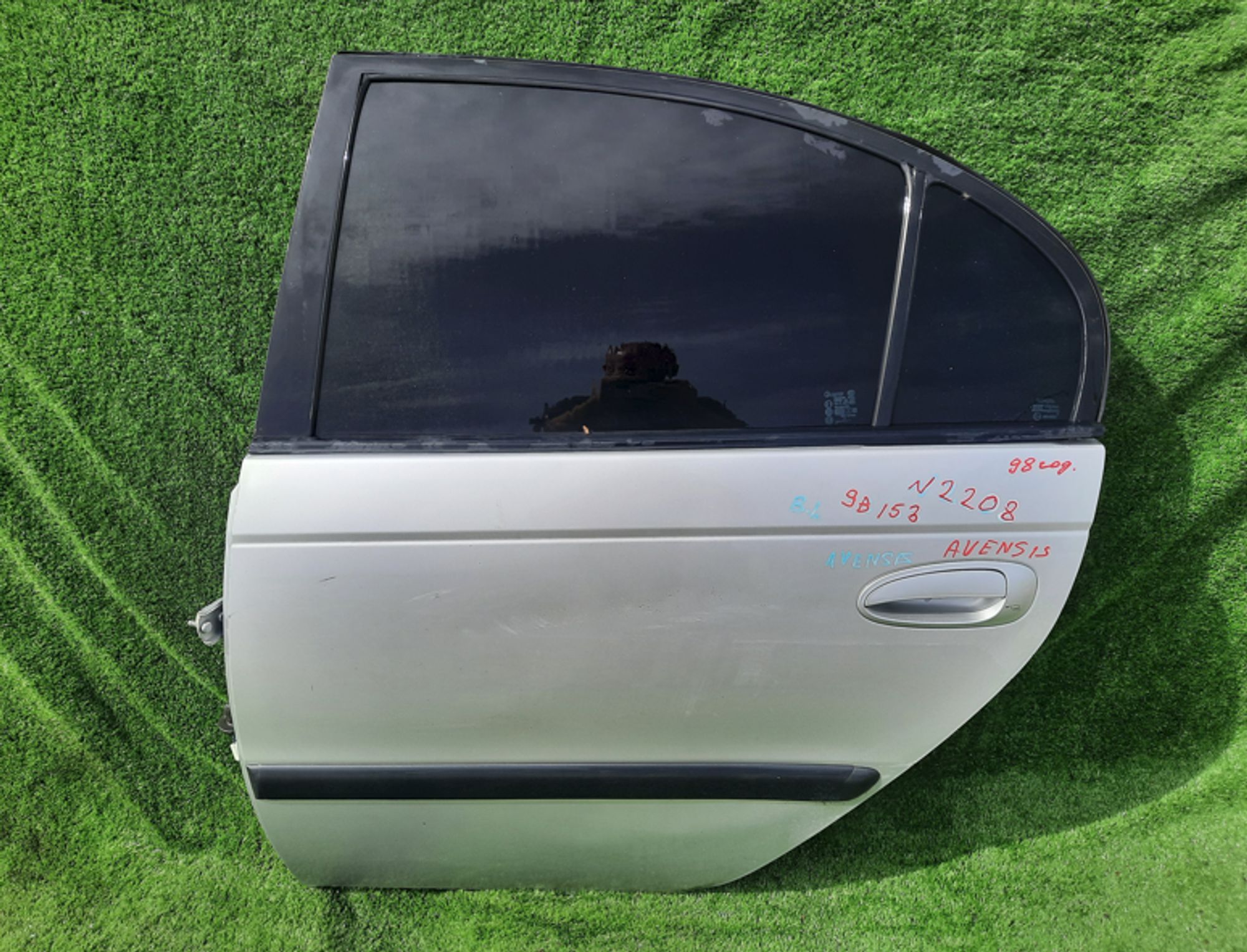 2208 дверь на TOYOTA AVENSIS SB153, 6000 рублей, Невинномысск