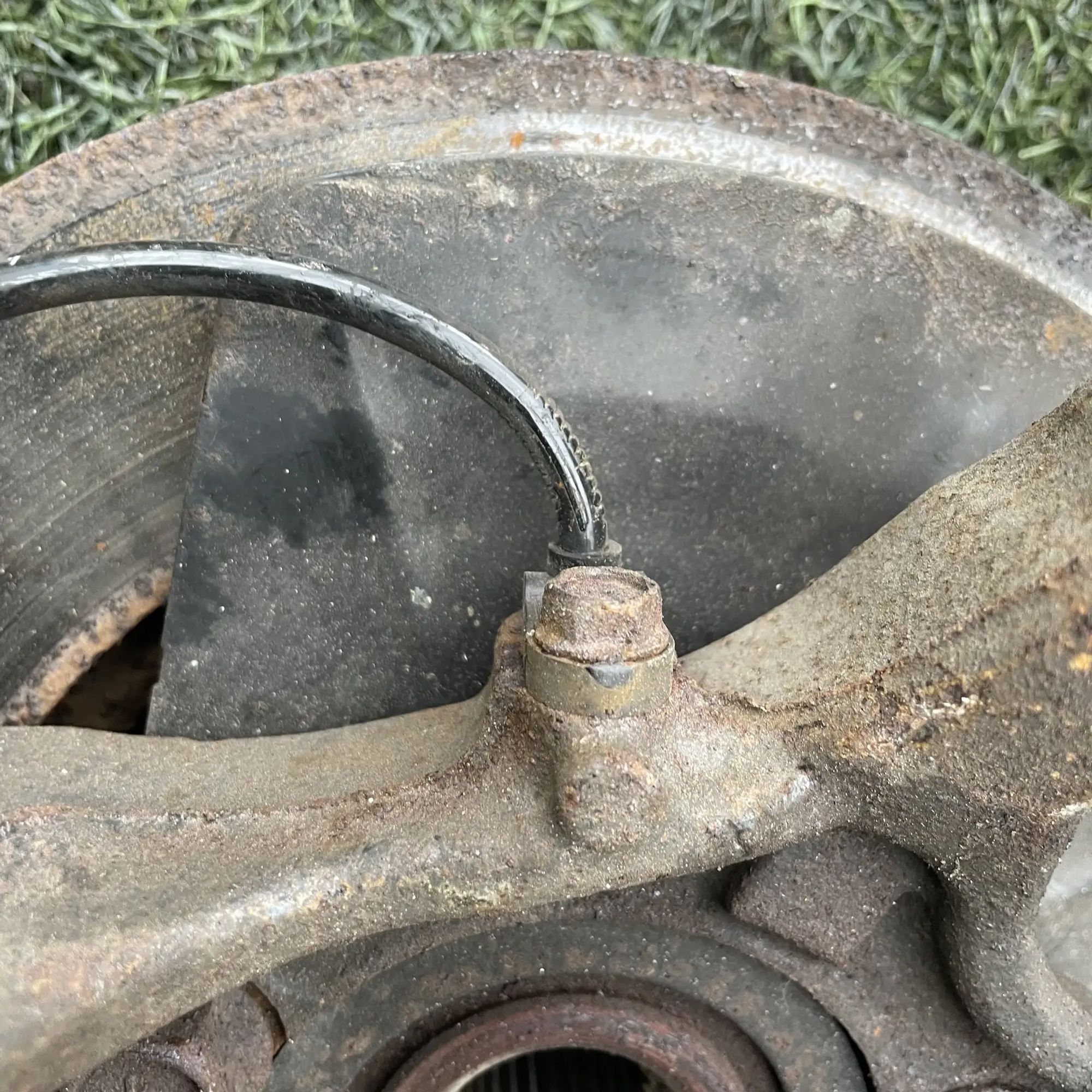 https://ycs.partsauto.market/partsauto-images/thmbs/userImages/772e461030aea93f4dbb6447c0f924d3/part/04d87b8a-89a3-4d55-a922-f343683ff991_1779261424245.jpg