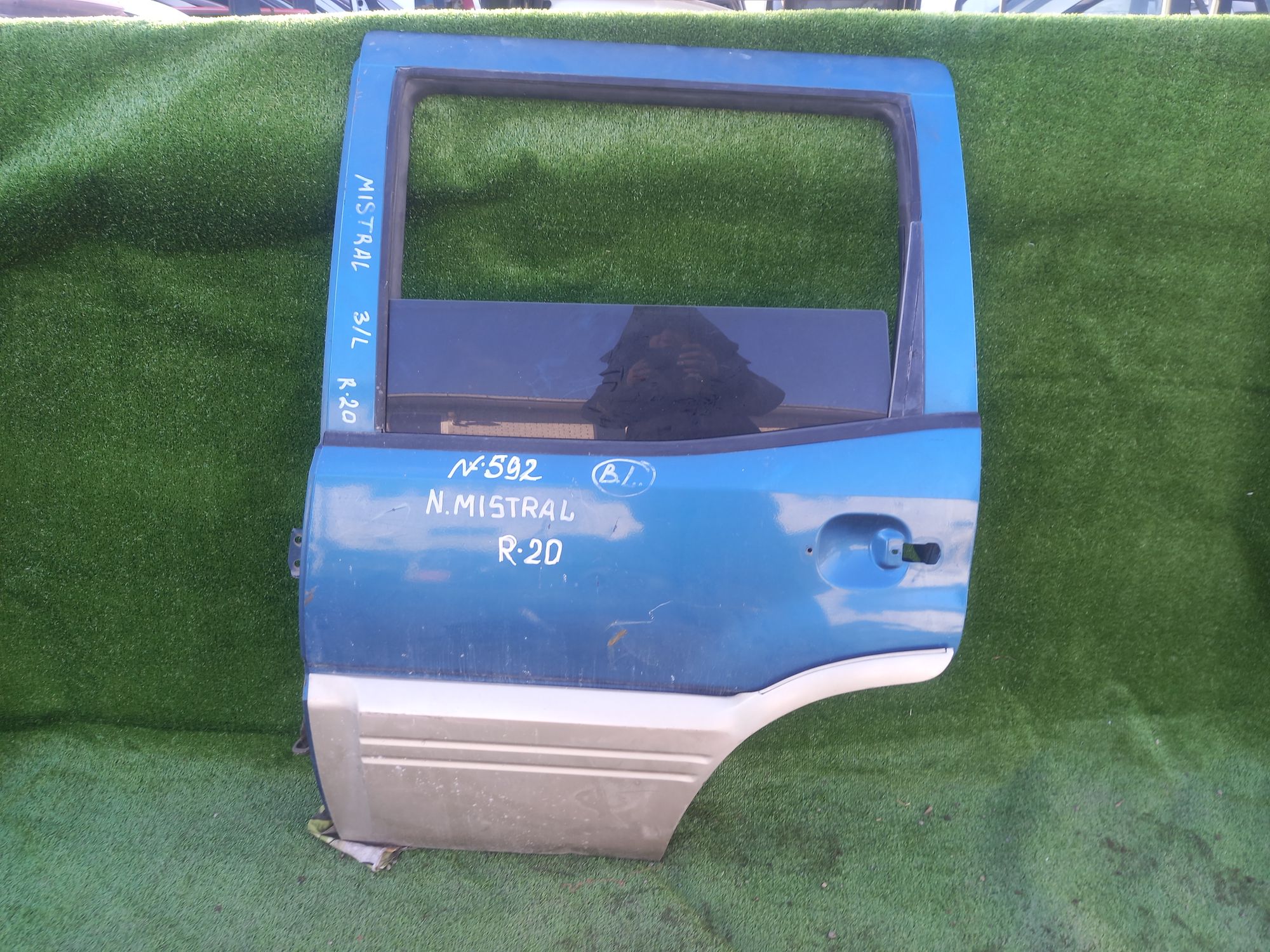 592 дверь на NISSAN MISTRAL R20, 7500 рублей, Невинномысск