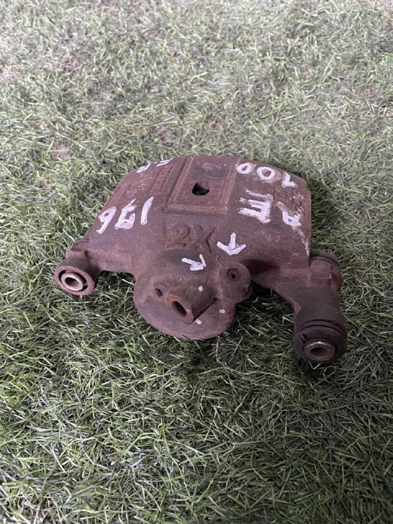 176 Суппорт тормозной передний правый TOYOTA COROLLA AE100, 3000 рублей, Невинномысск